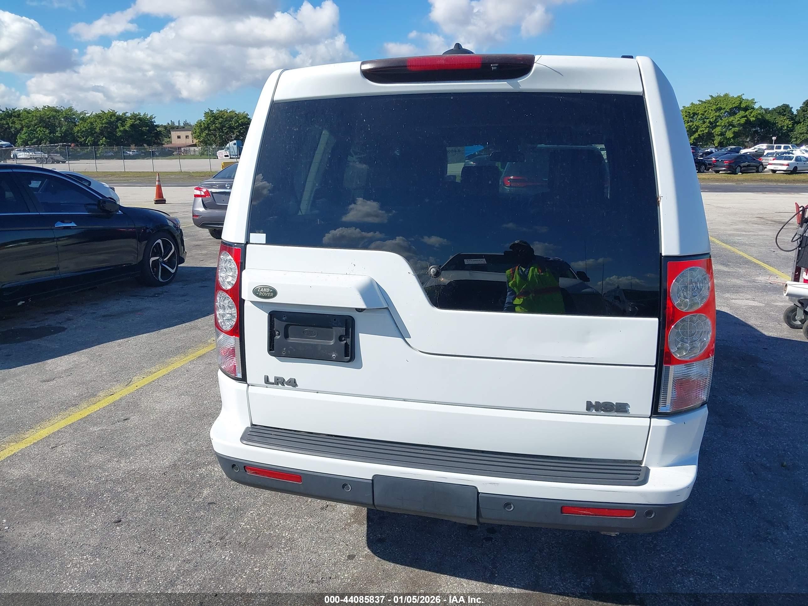 LAND ROVER image 6