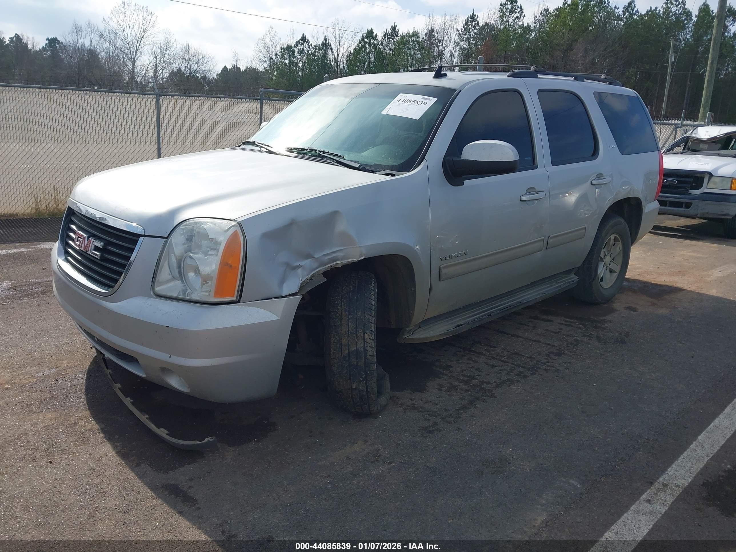 GMC YUKON image 2