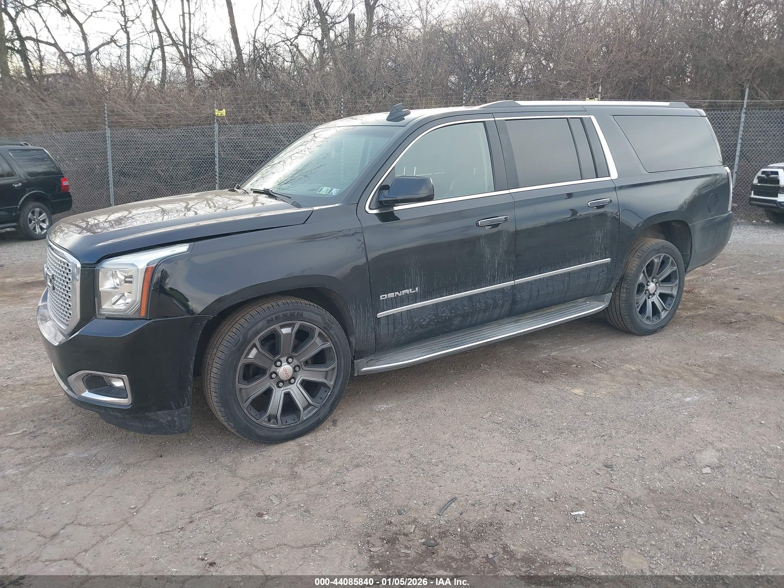 GMC YUKON image 2