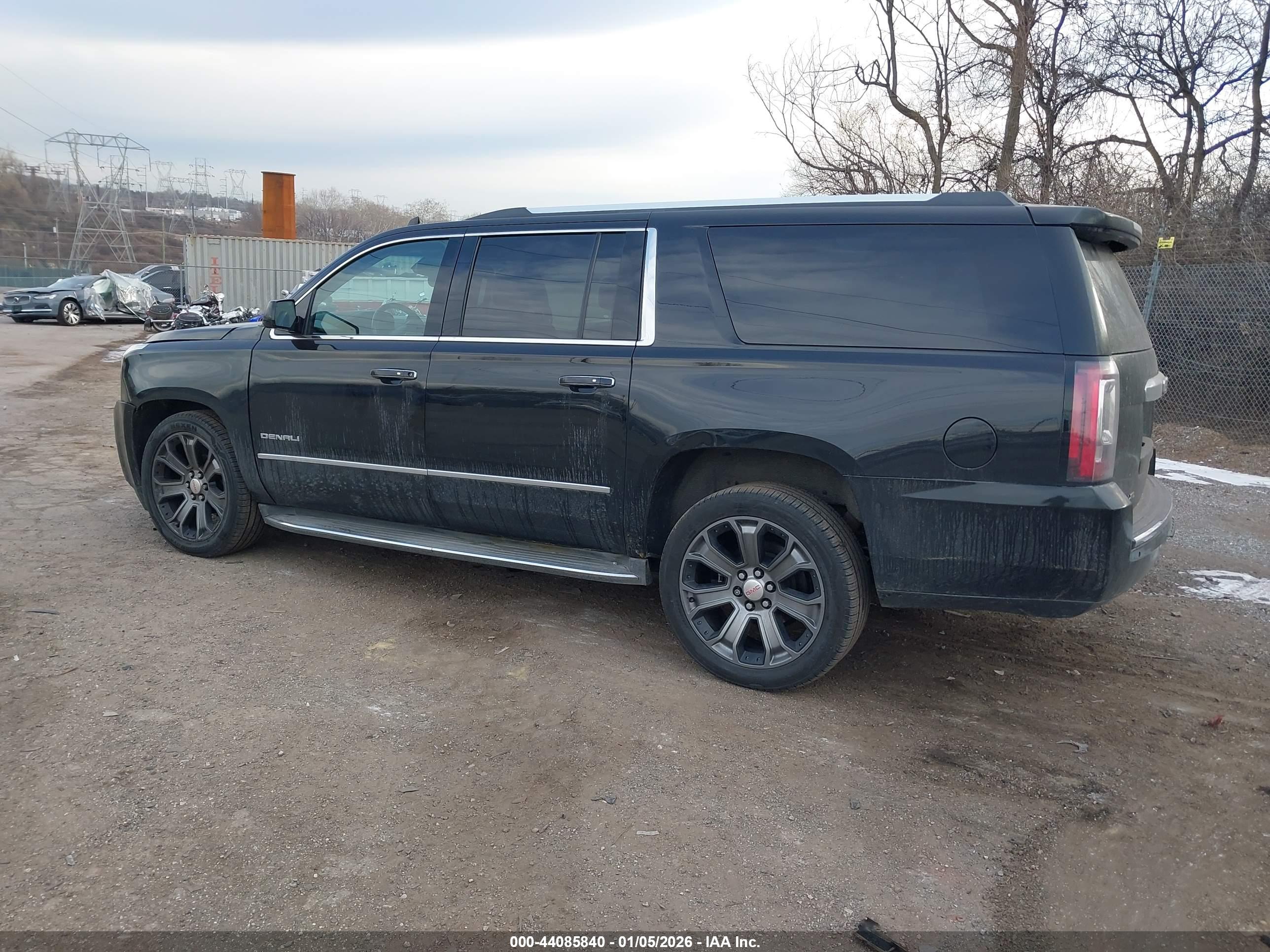 GMC YUKON image 3