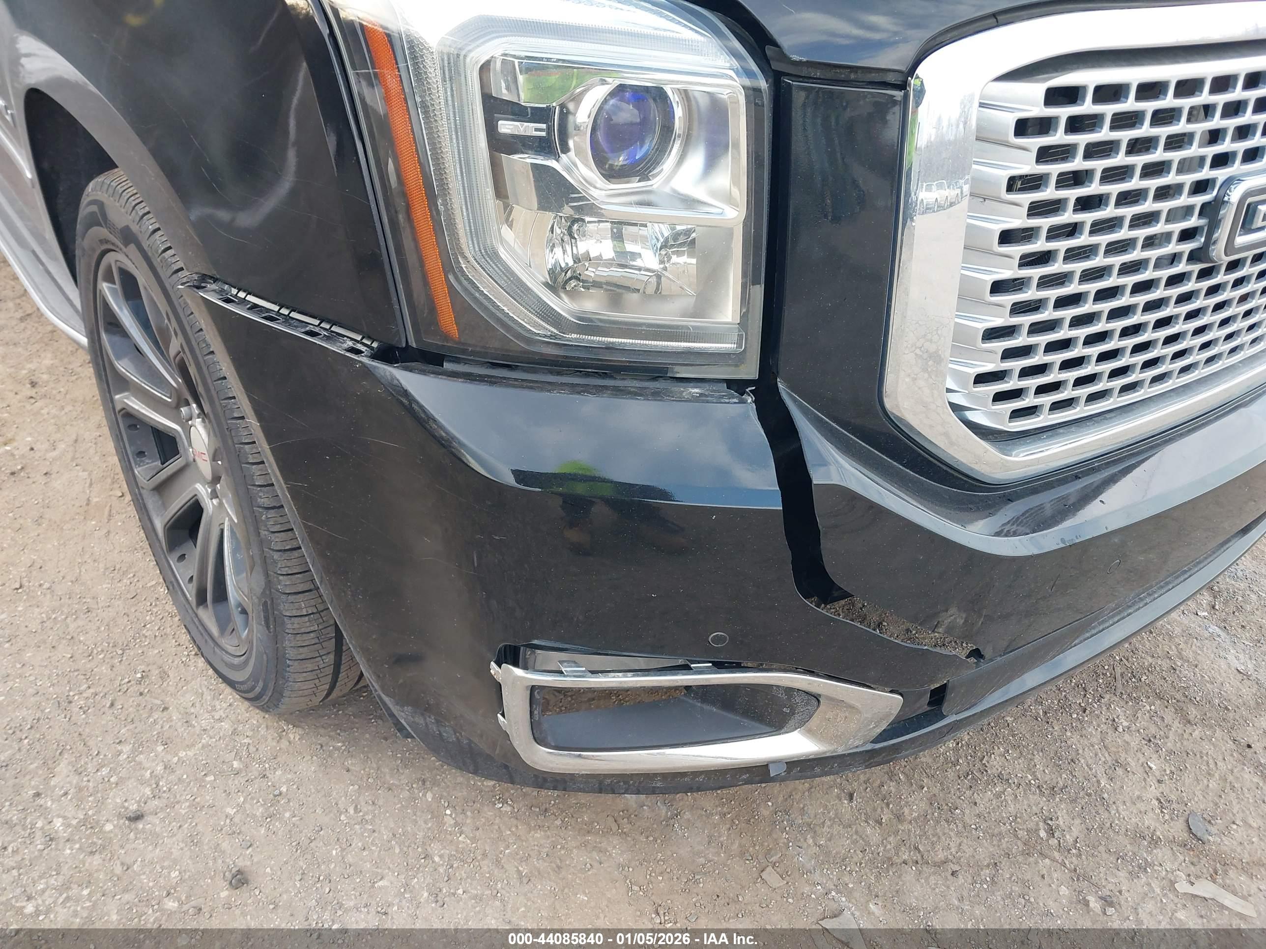 GMC YUKON image 6