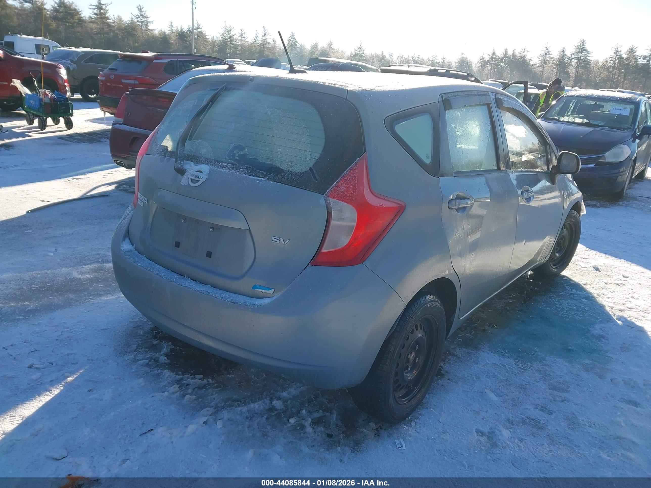 NISSAN VERSA image 4