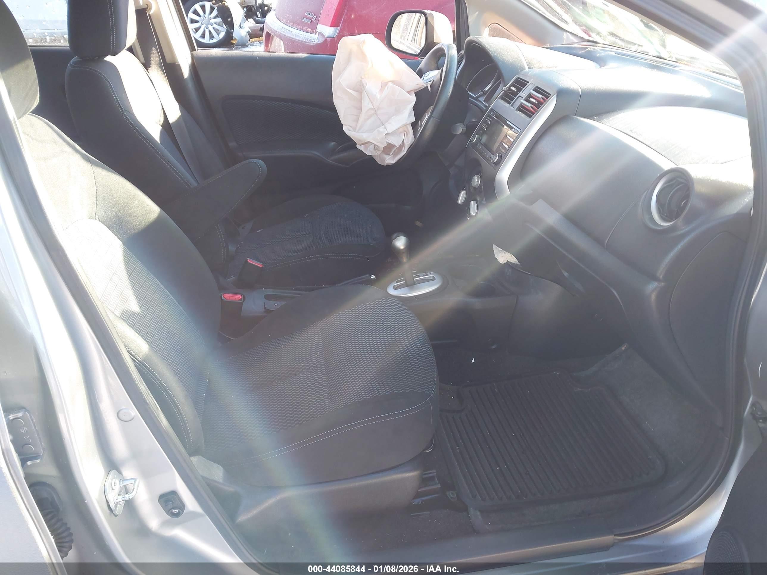 NISSAN VERSA image 5