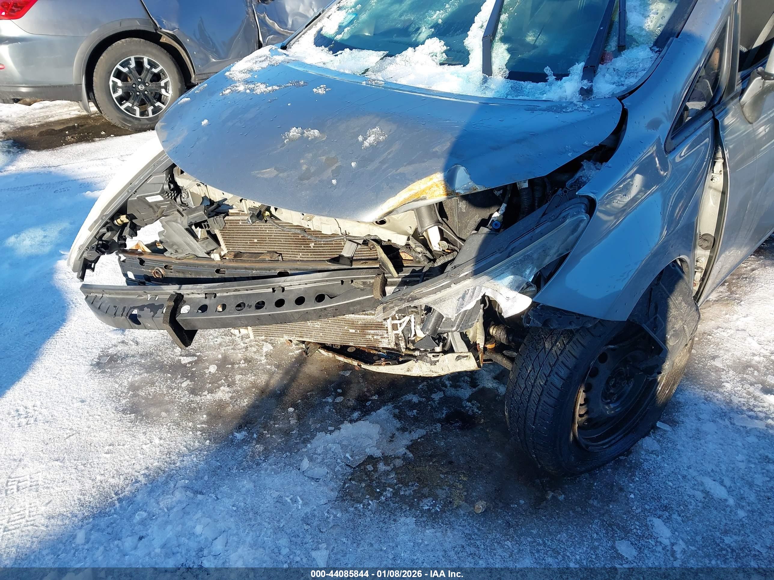 NISSAN VERSA image 6