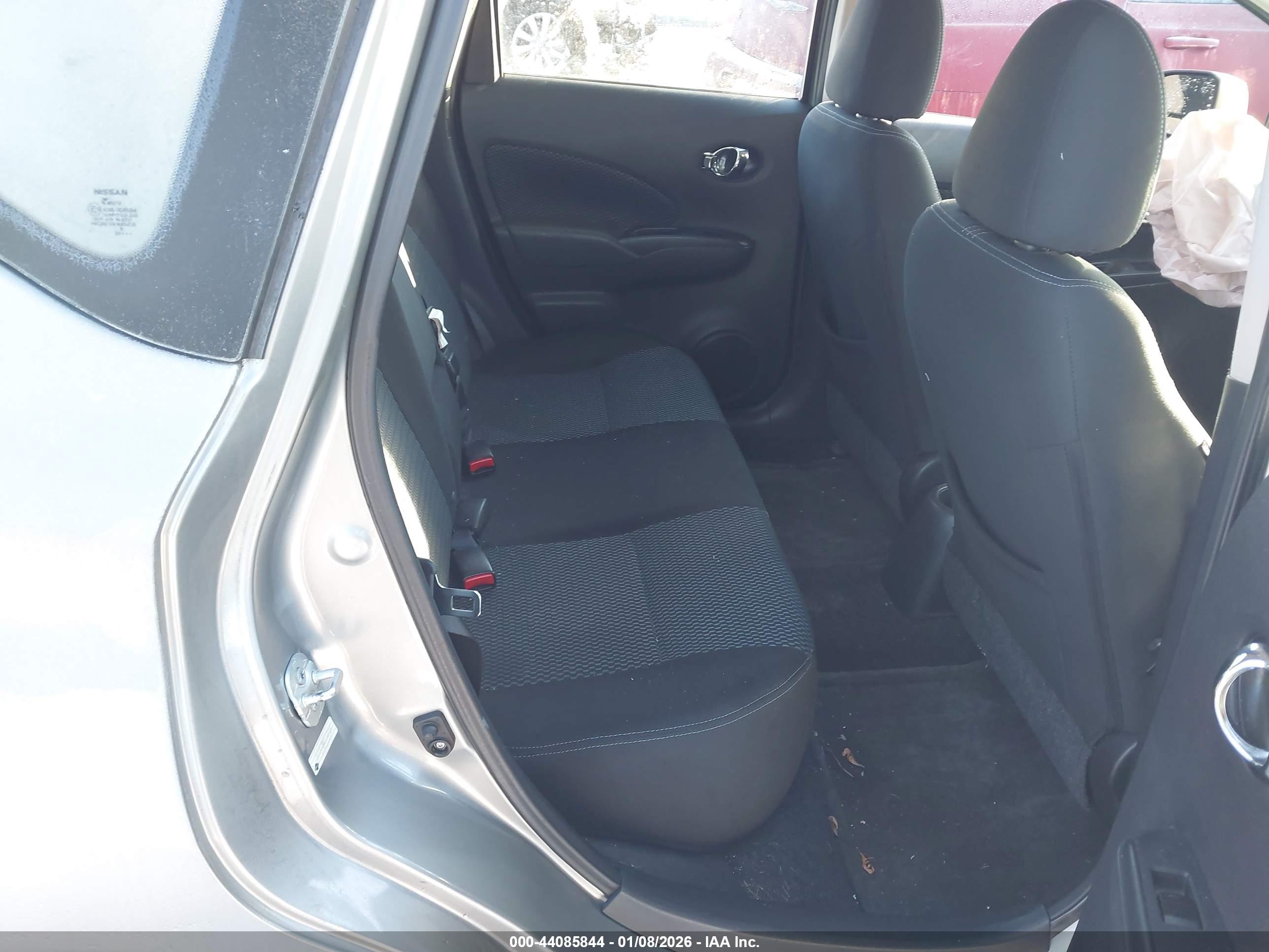 NISSAN VERSA image 8