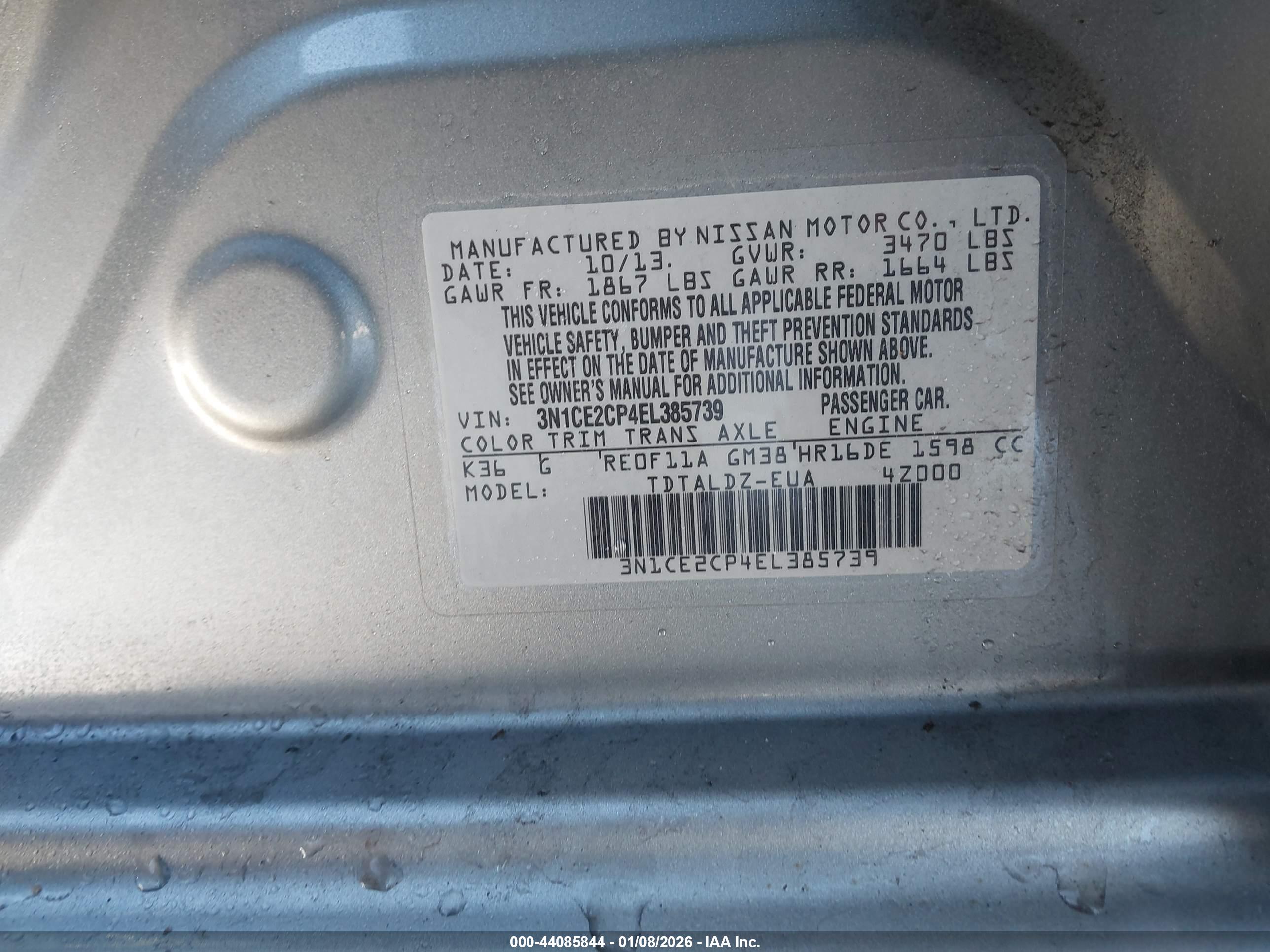NISSAN VERSA image 9