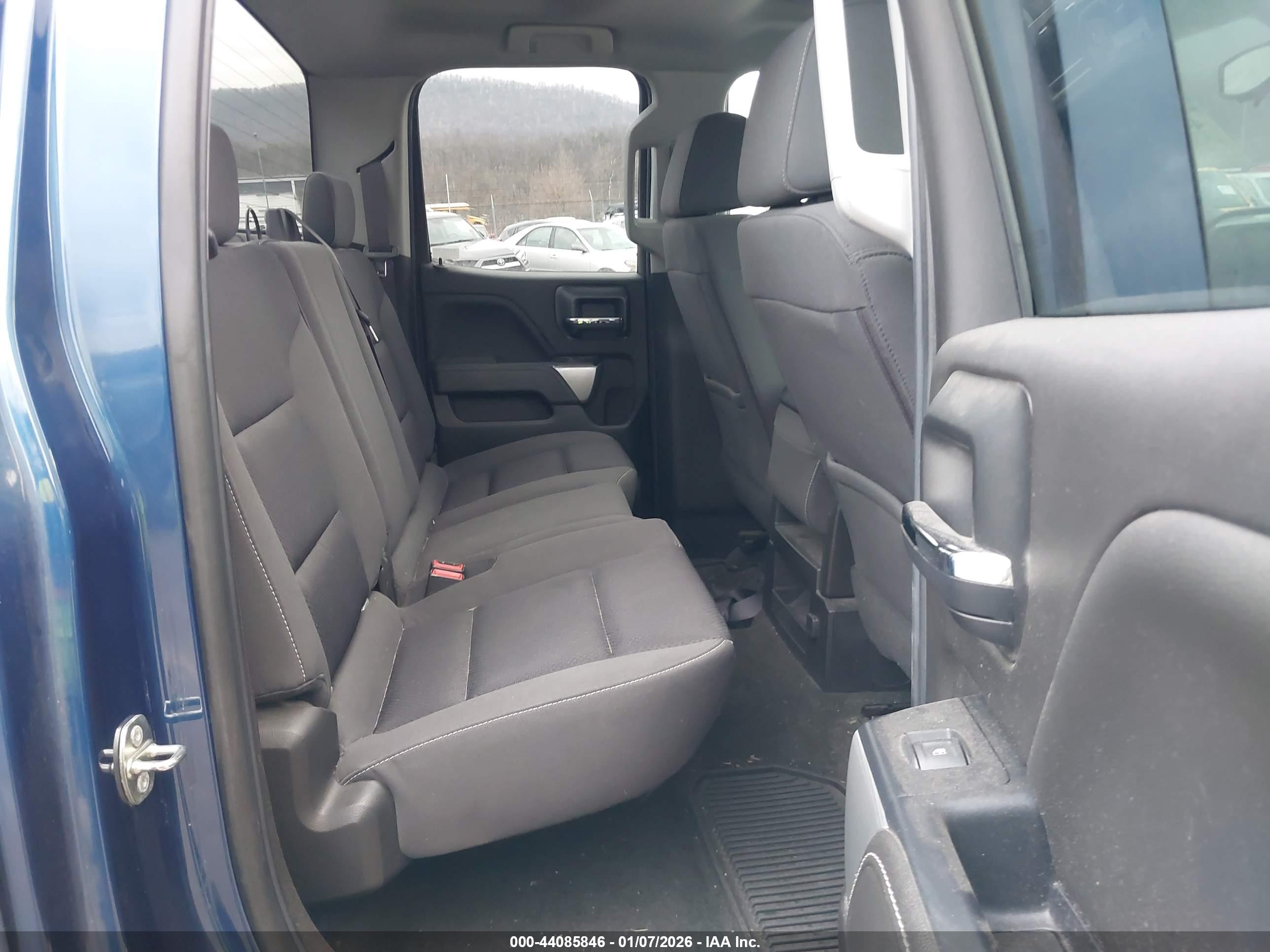 CHEVROLET SILVERADO image 8