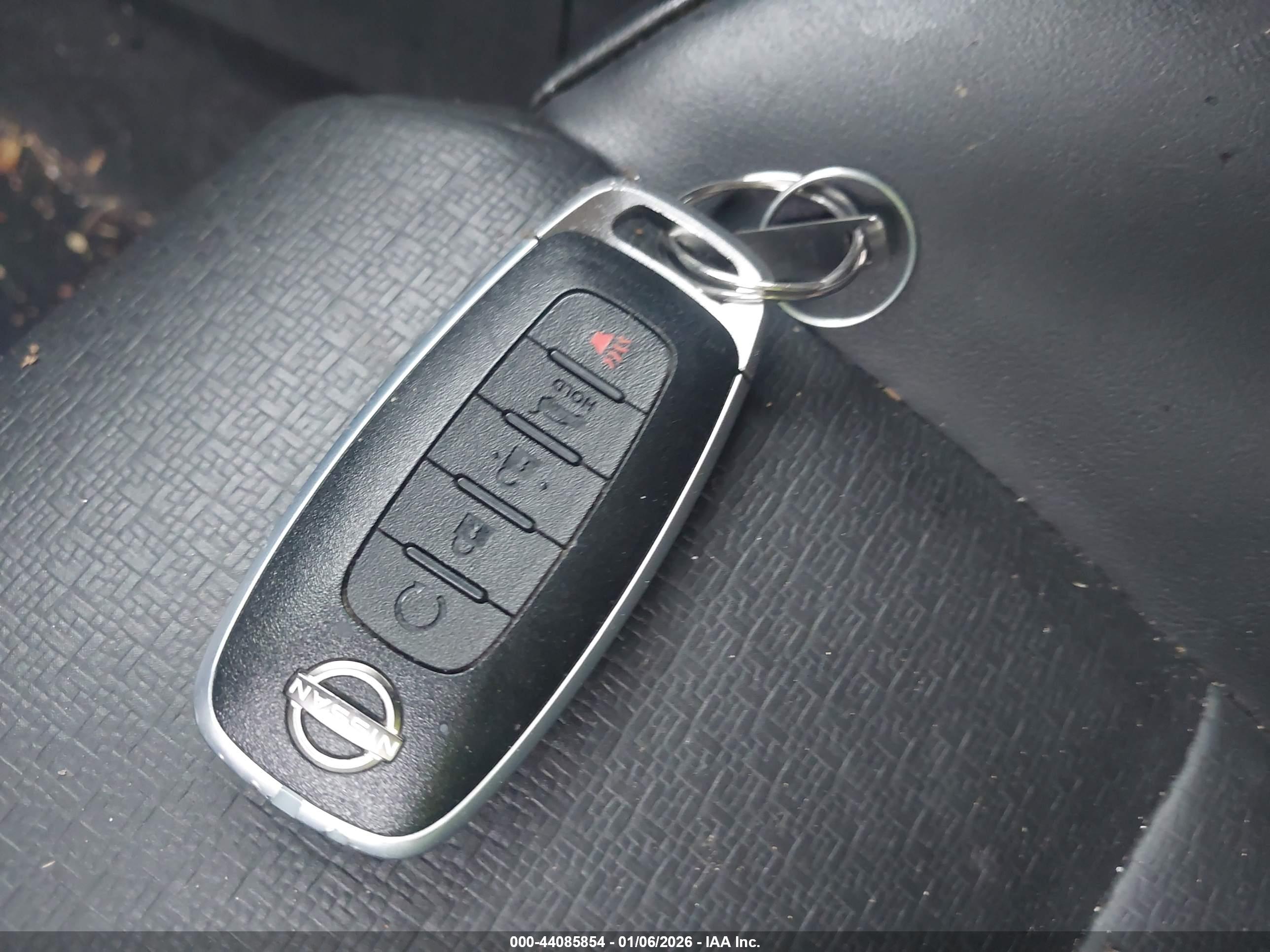 NISSAN ROGUE image 11