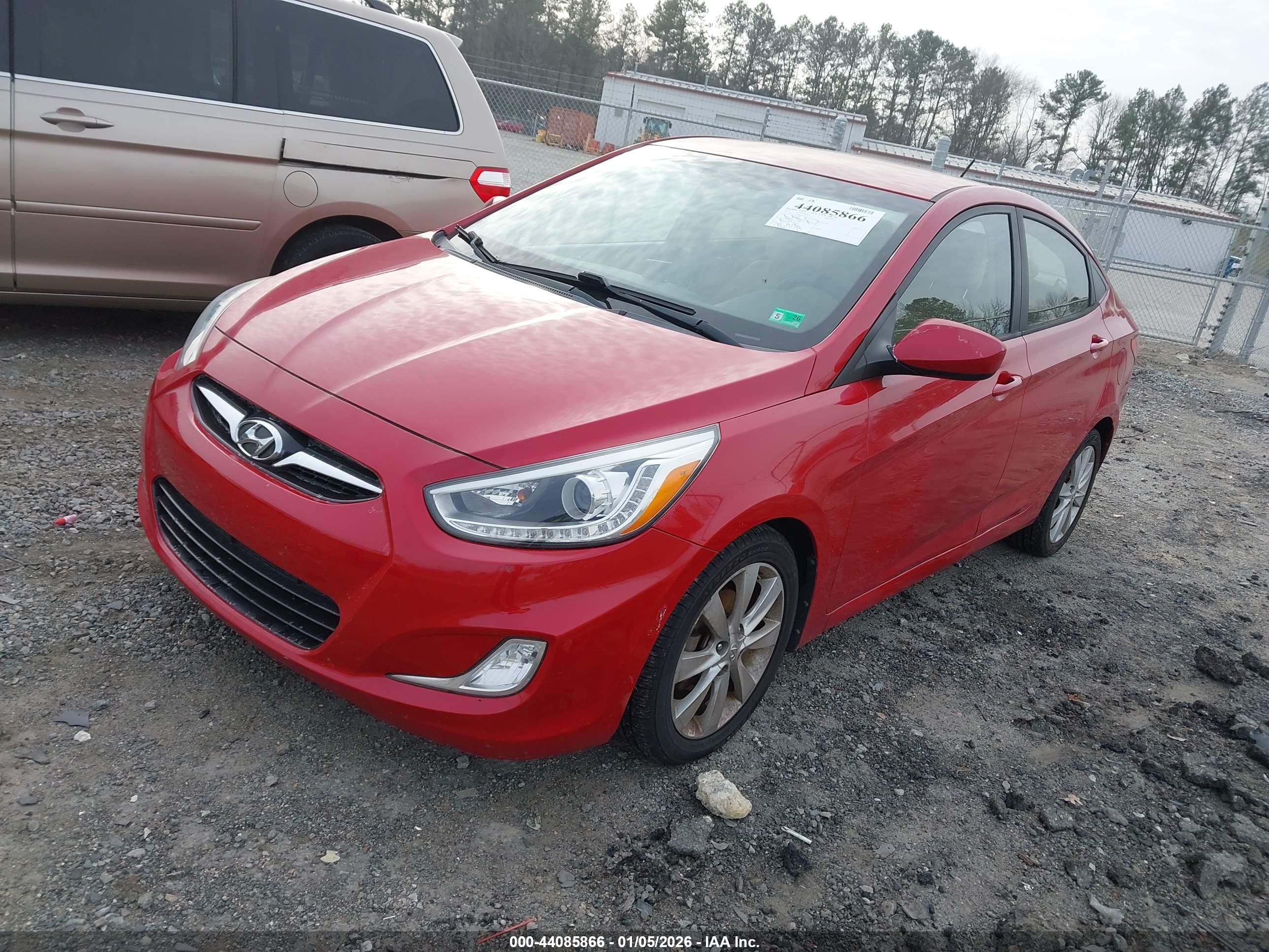 HYUNDAI ACCENT image 2