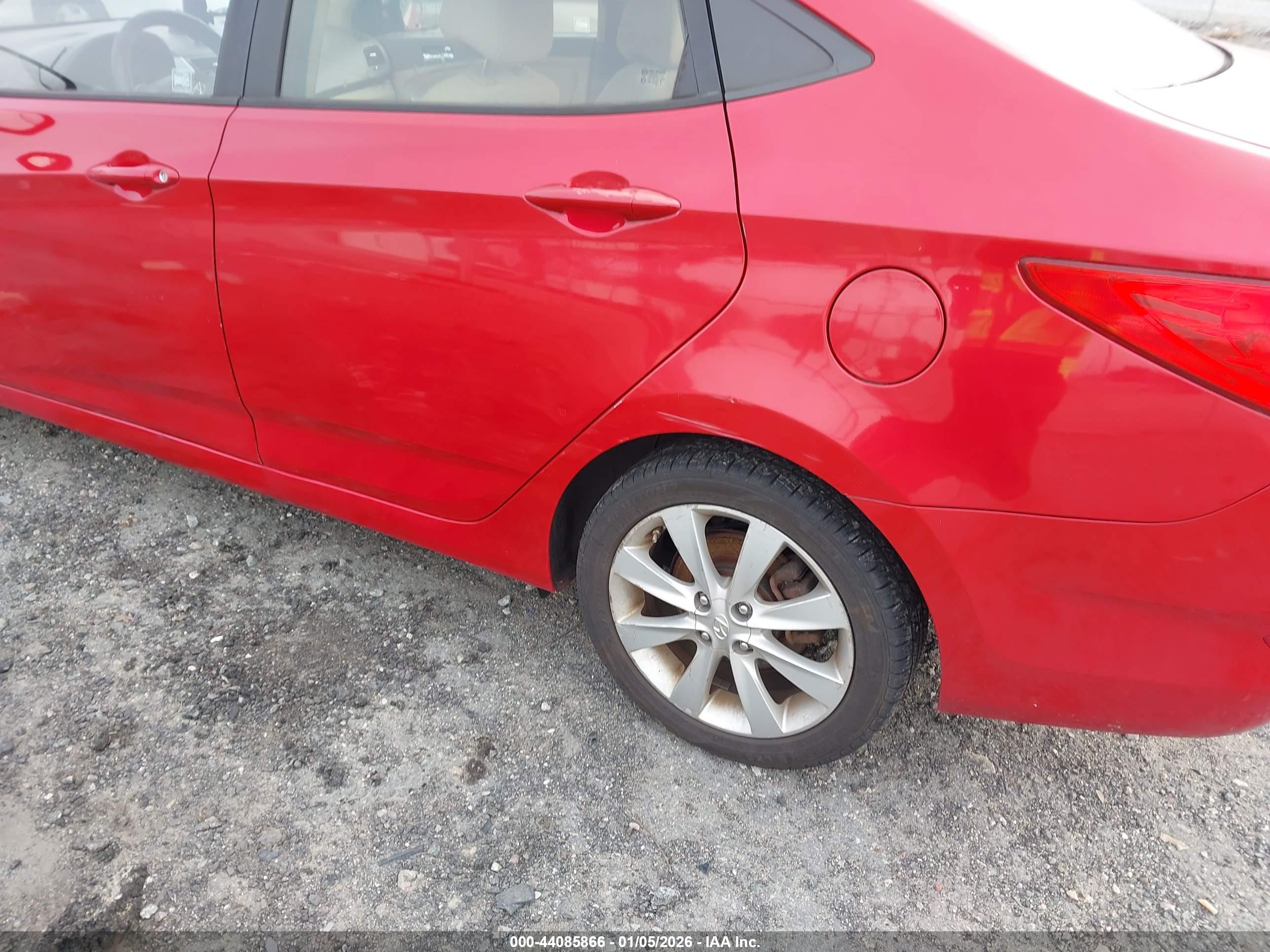 HYUNDAI ACCENT image 6