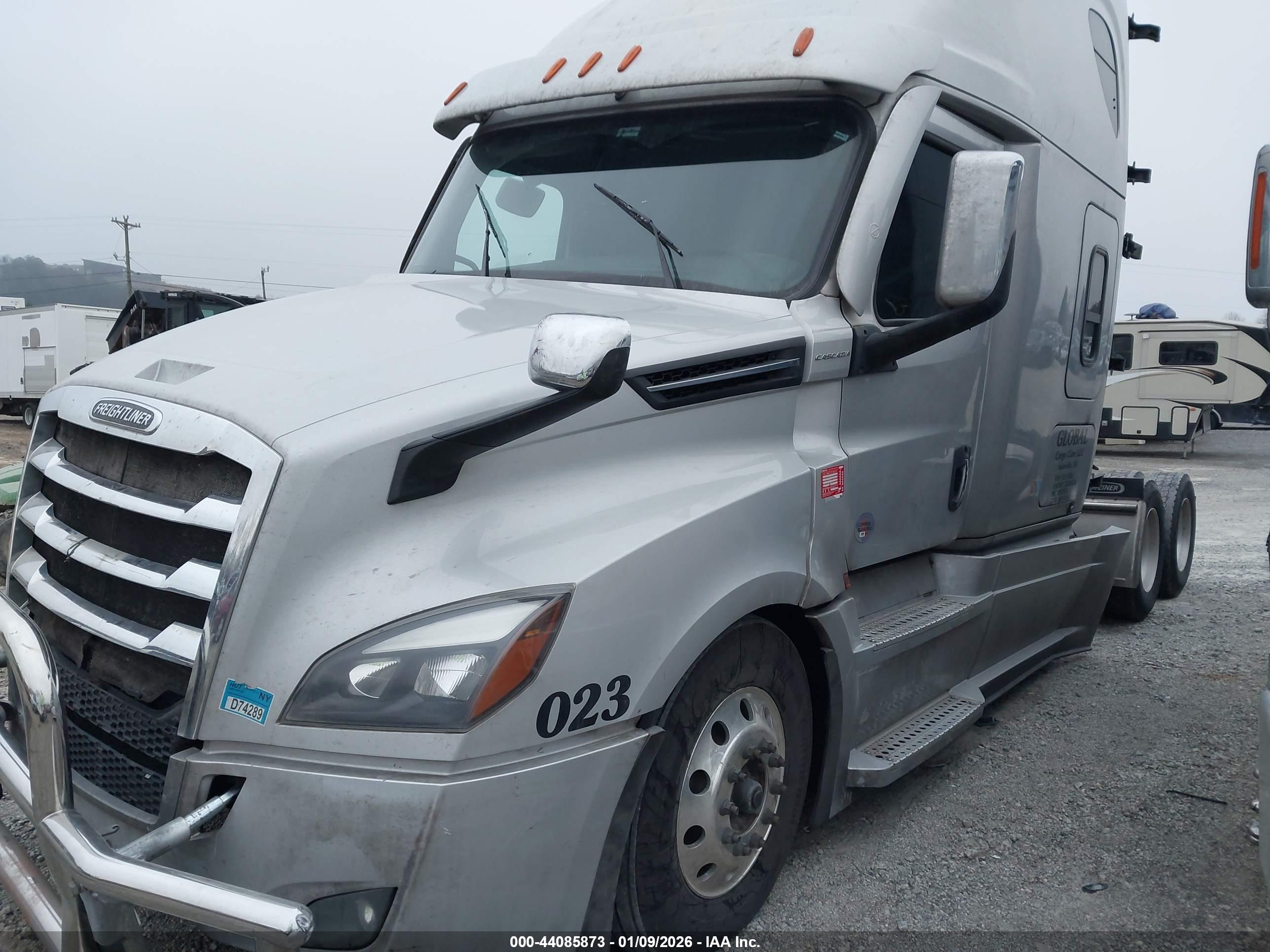 FREIGHTLINER NEW image 2