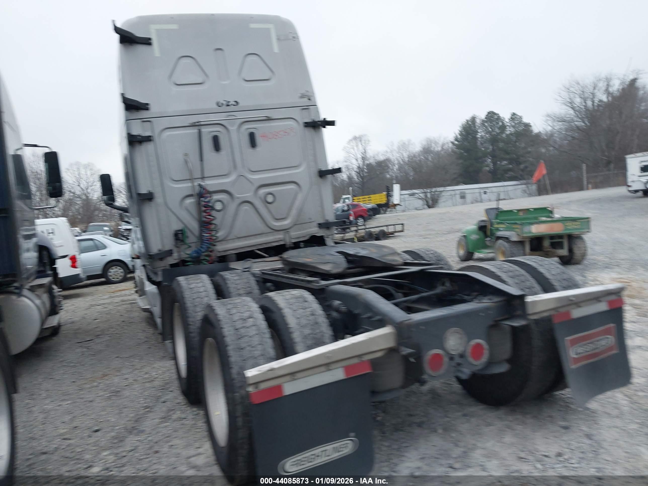 FREIGHTLINER NEW image 3