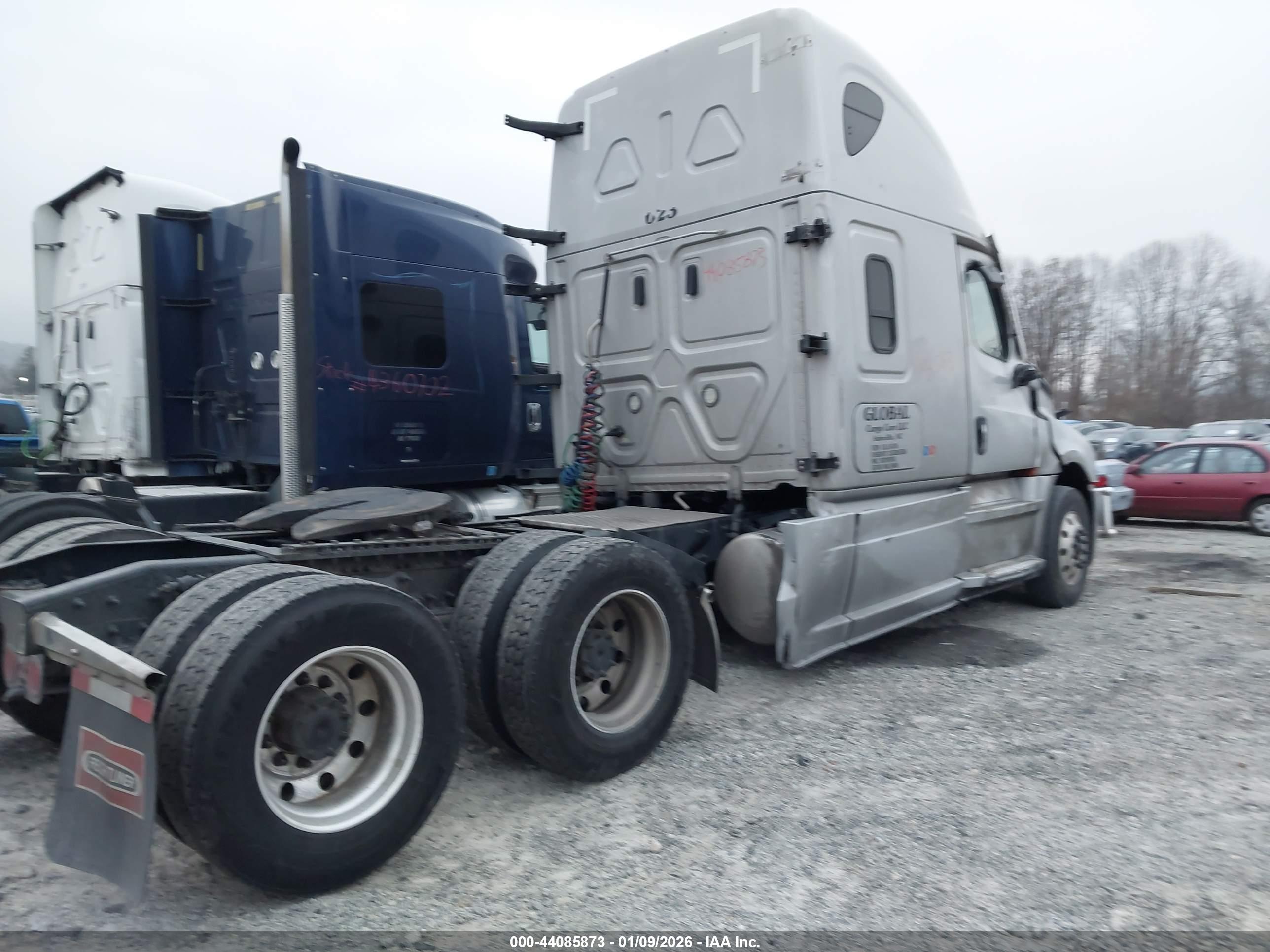 FREIGHTLINER NEW image 4