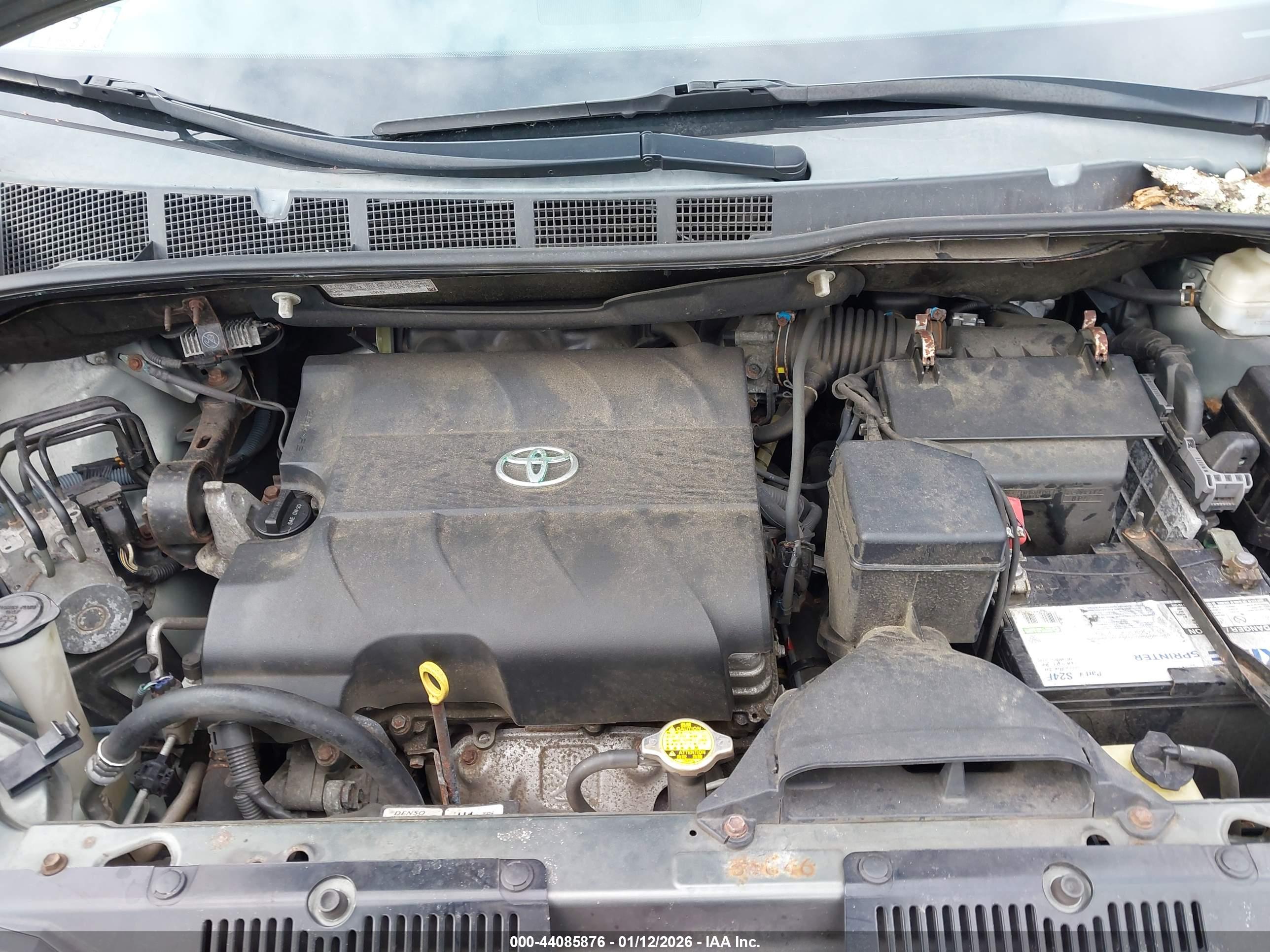 TOYOTA SIENNA image 10
