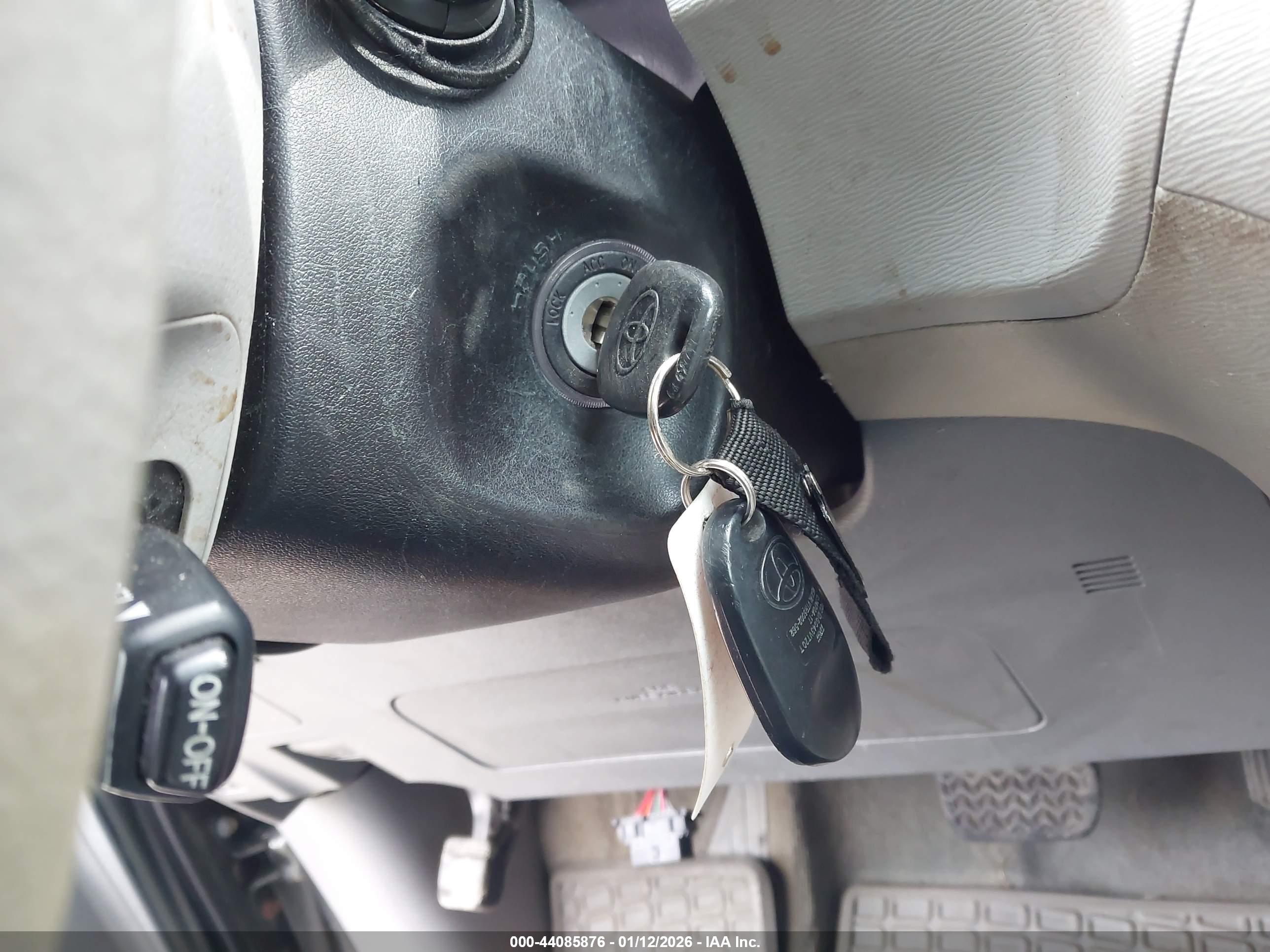 TOYOTA SIENNA image 11