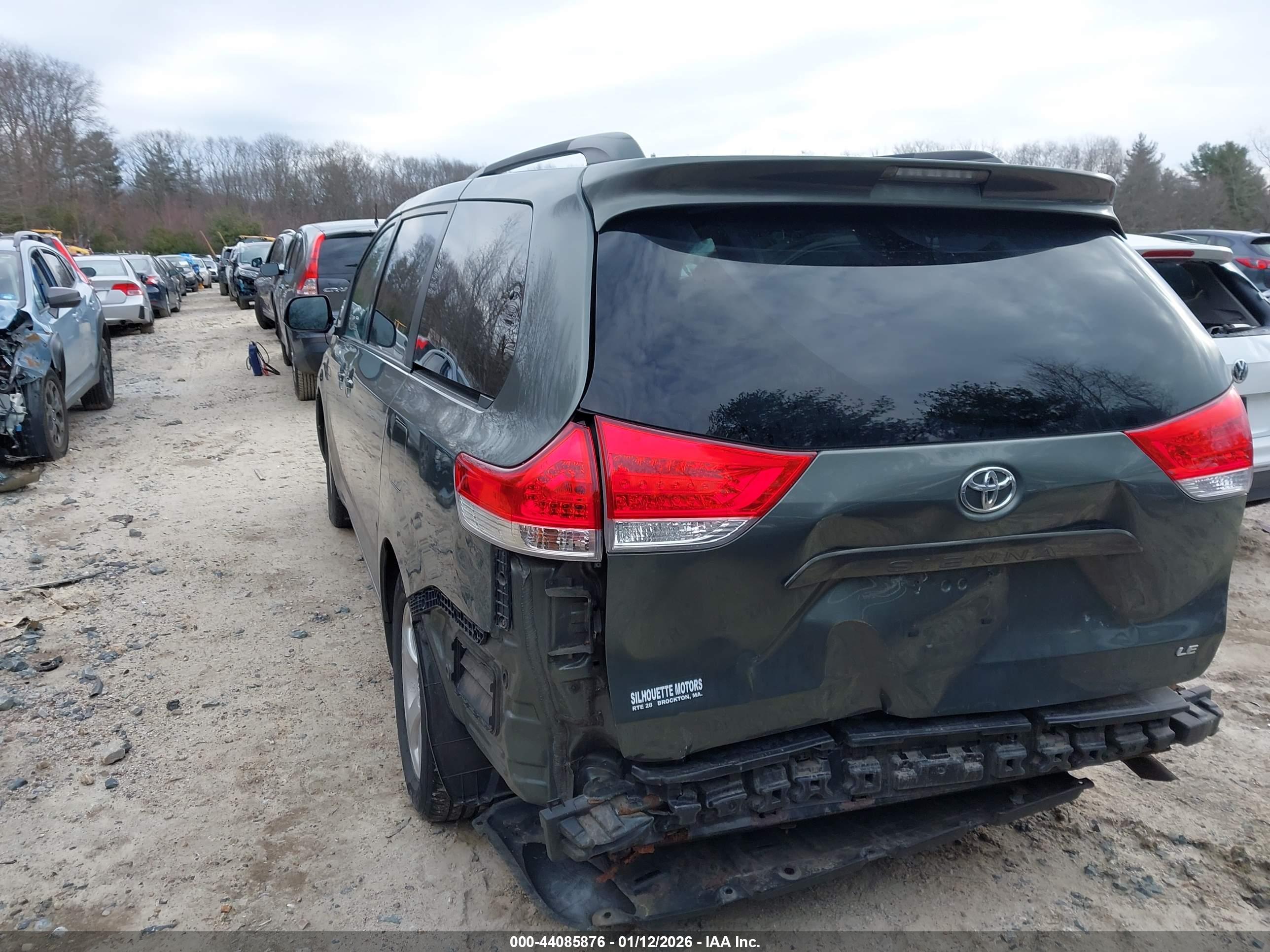 TOYOTA SIENNA image 3