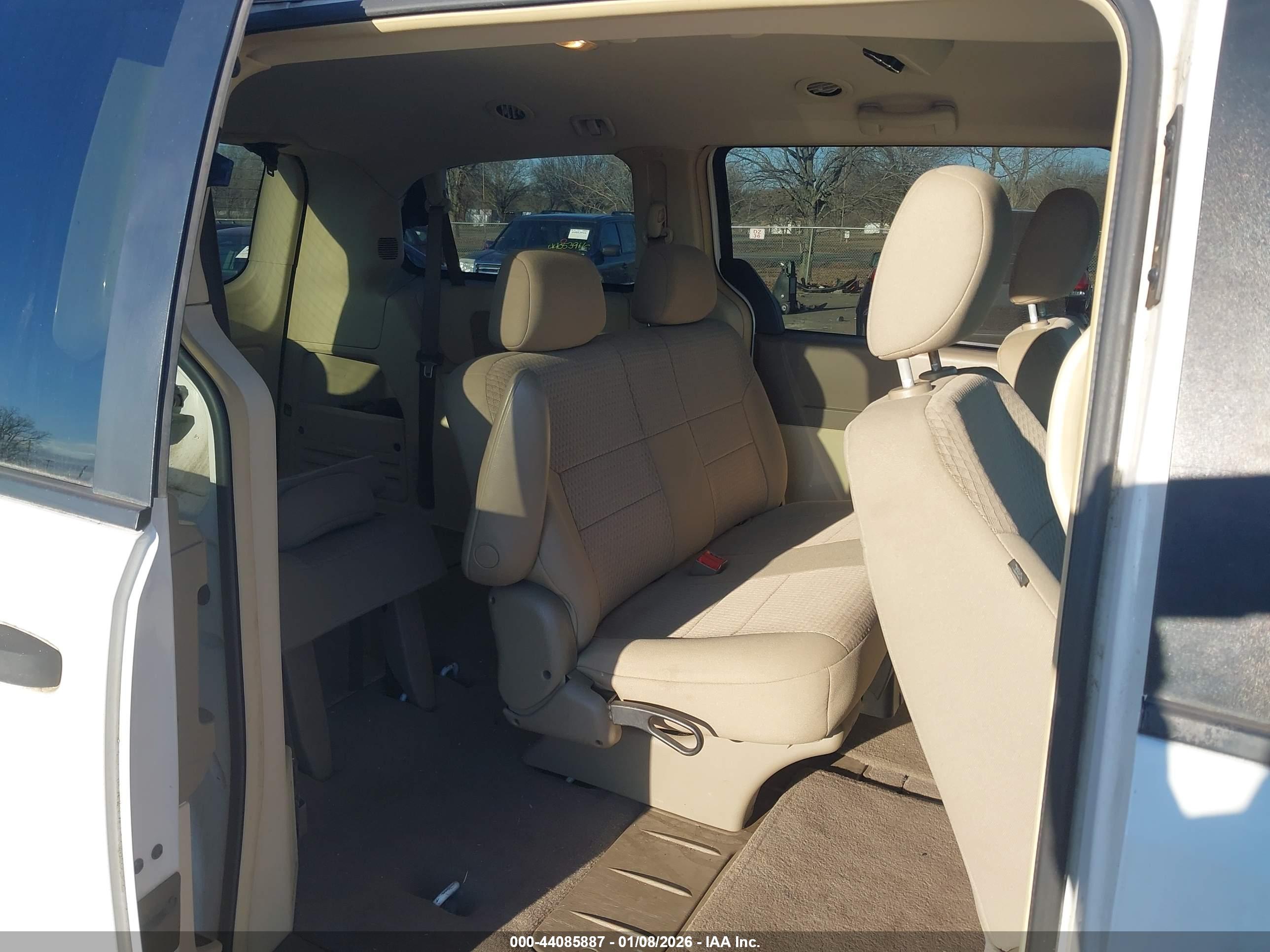 CHRYSLER TOWN image 8