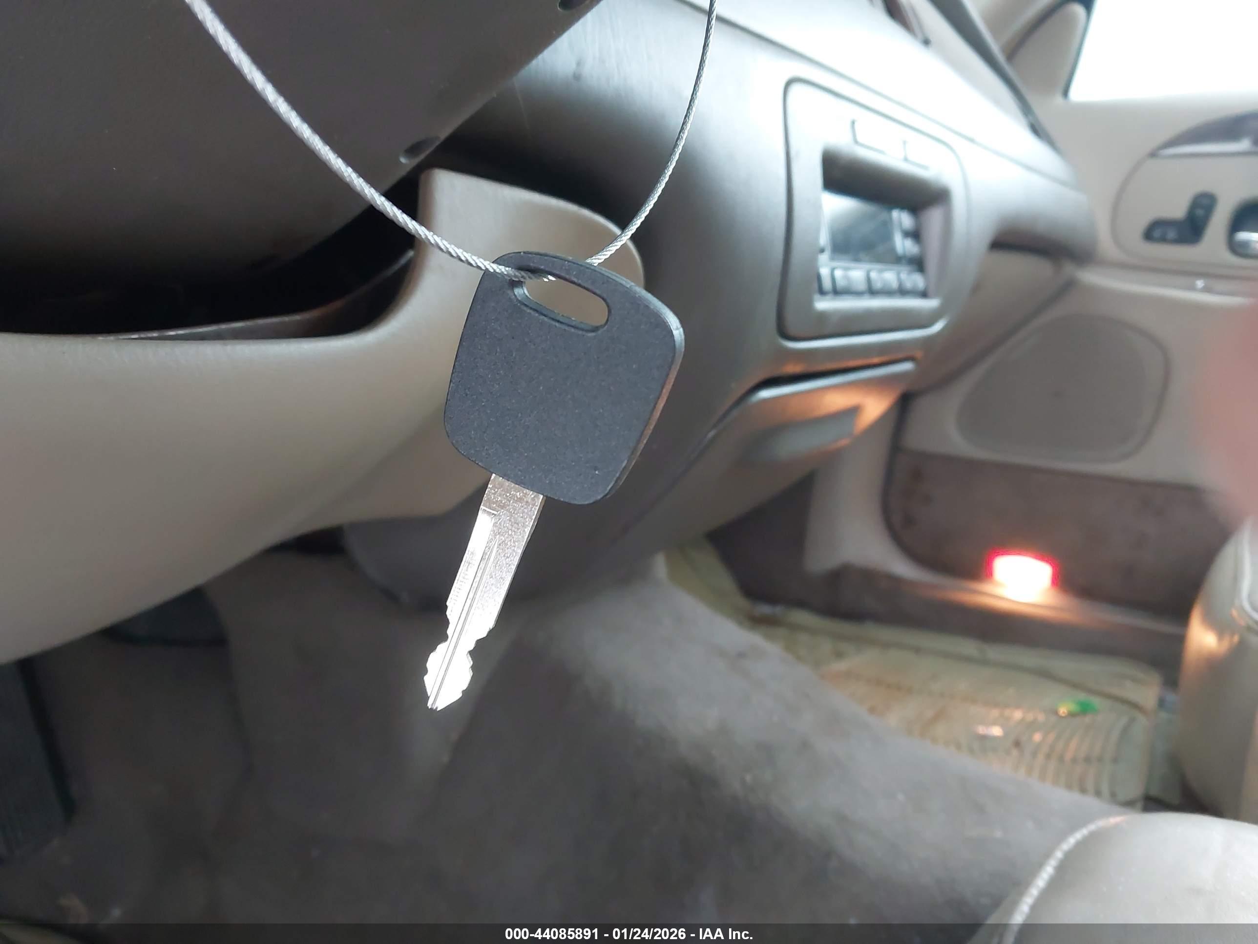 LINCOLN TOWN image 11