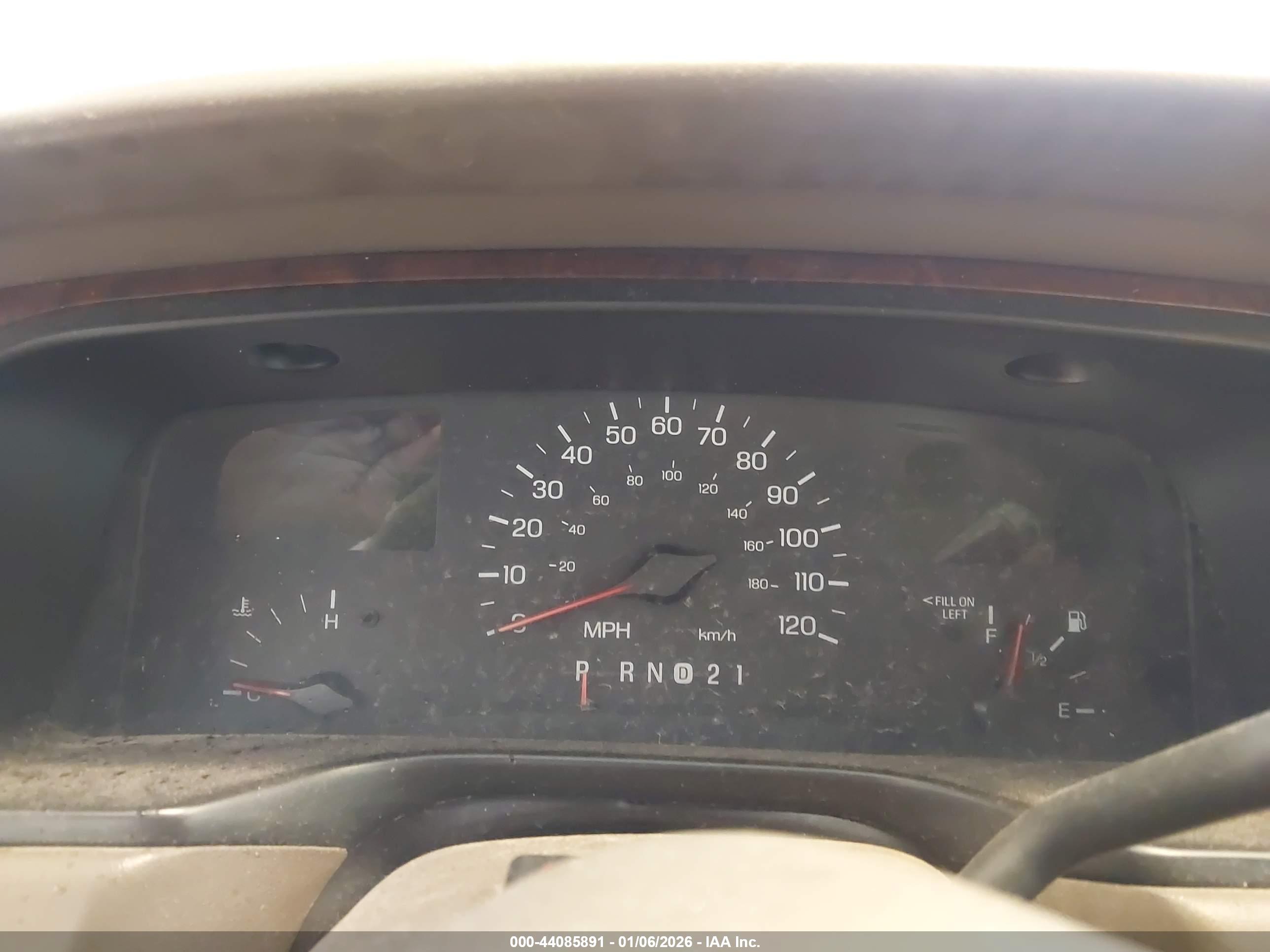 LINCOLN TOWN image 7
