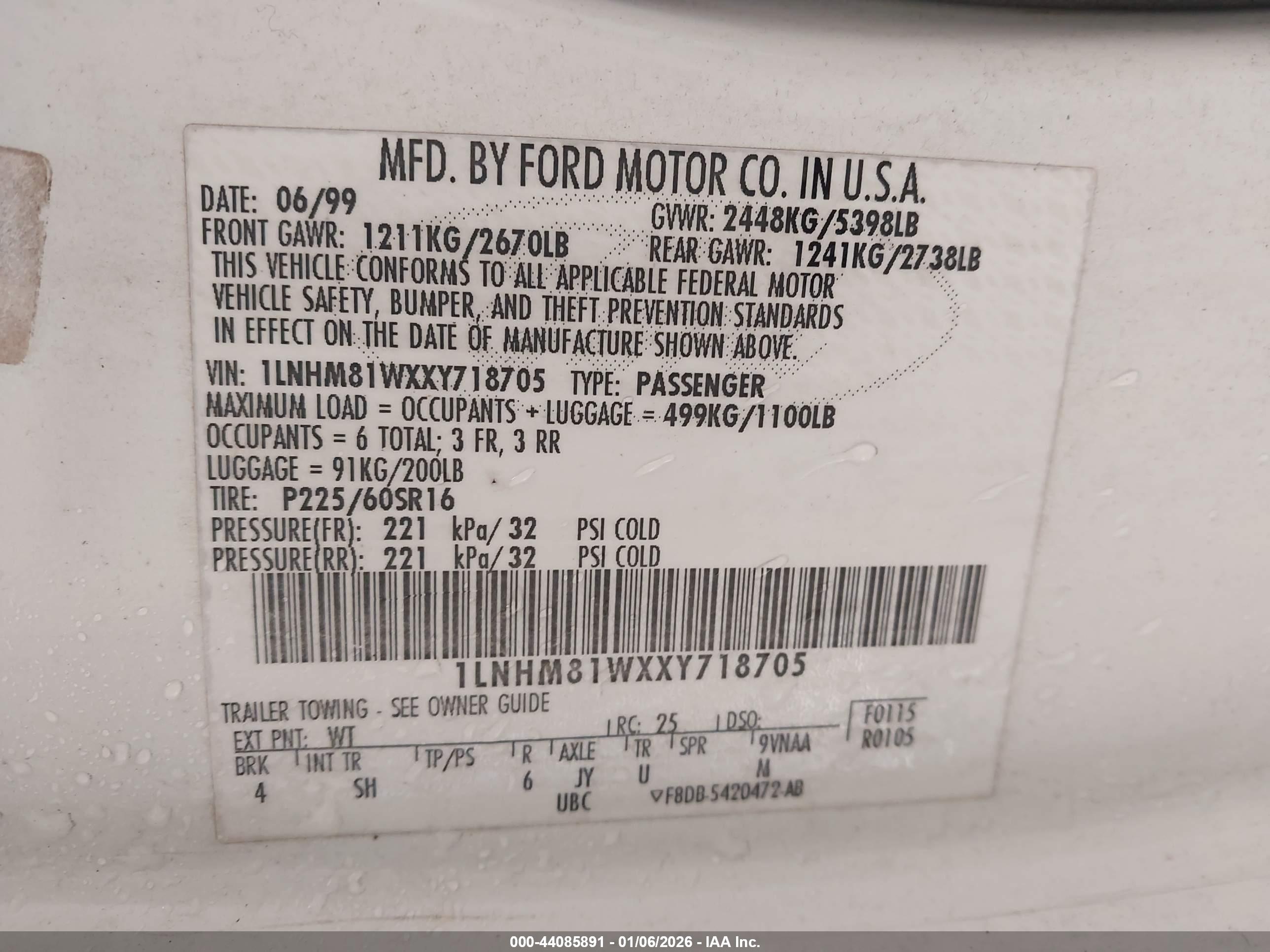 LINCOLN TOWN image 9