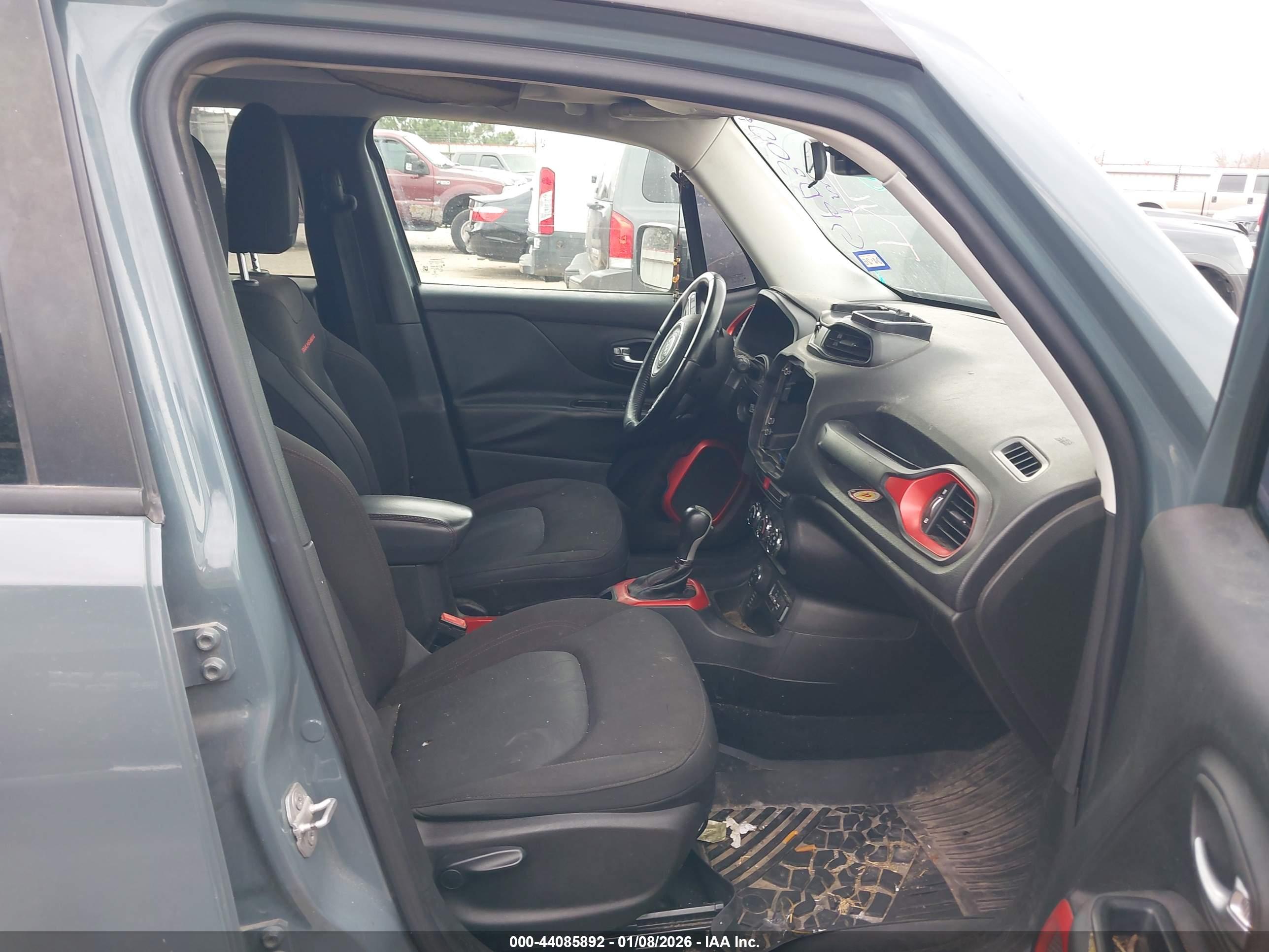 JEEP RENEGADE image 5