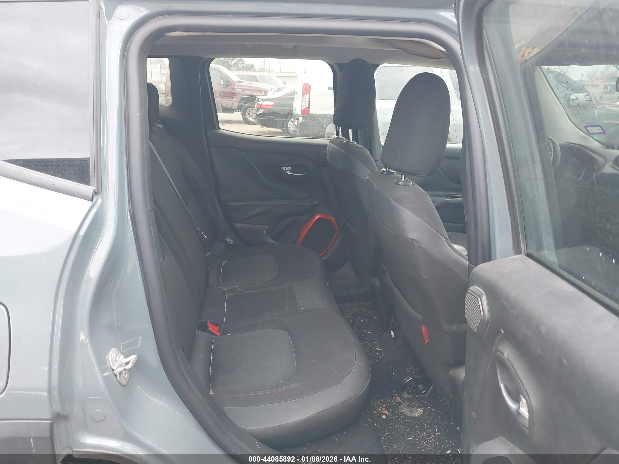 JEEP RENEGADE image 8