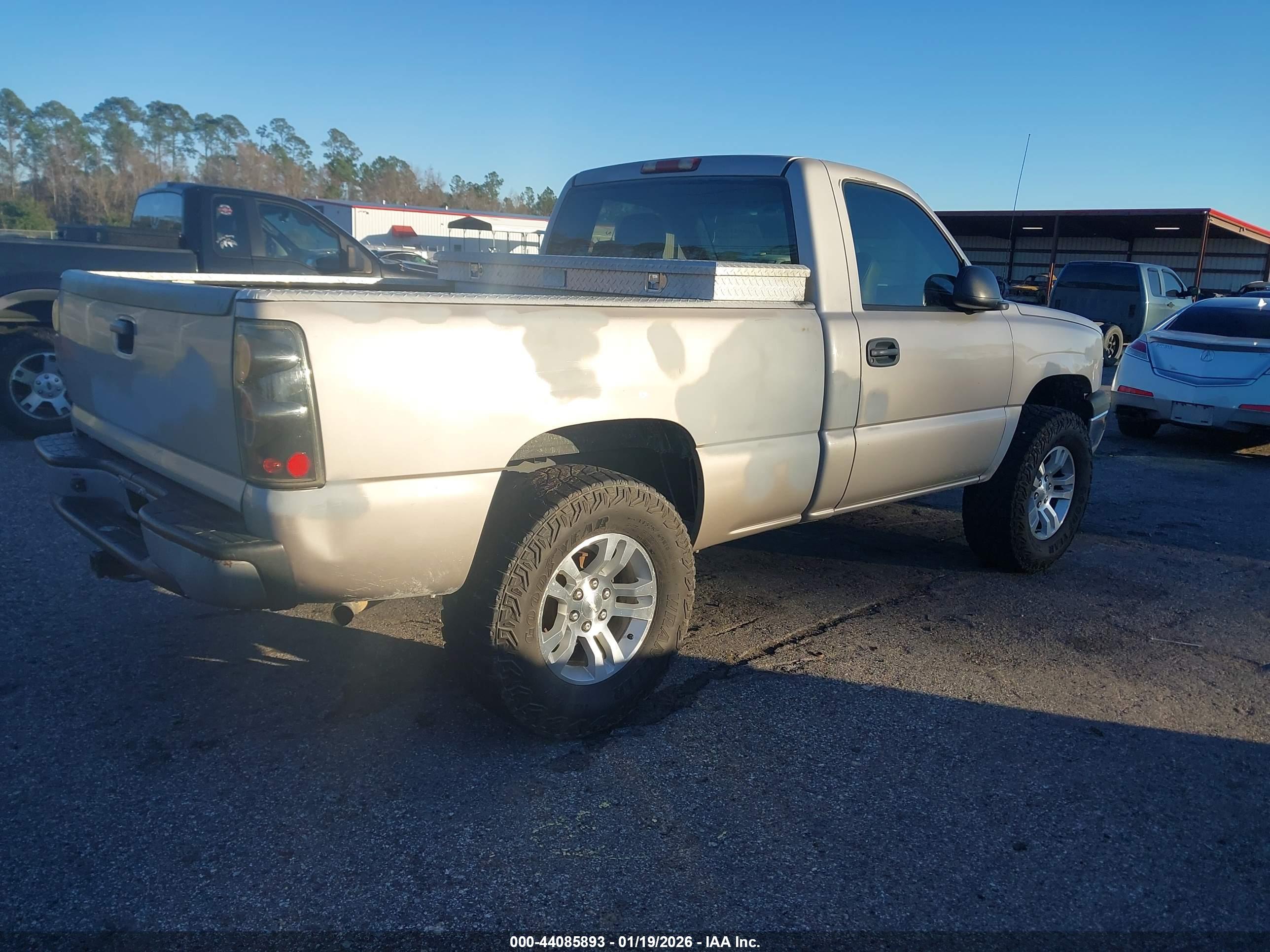 CHEVROLET SILVERADO image 4