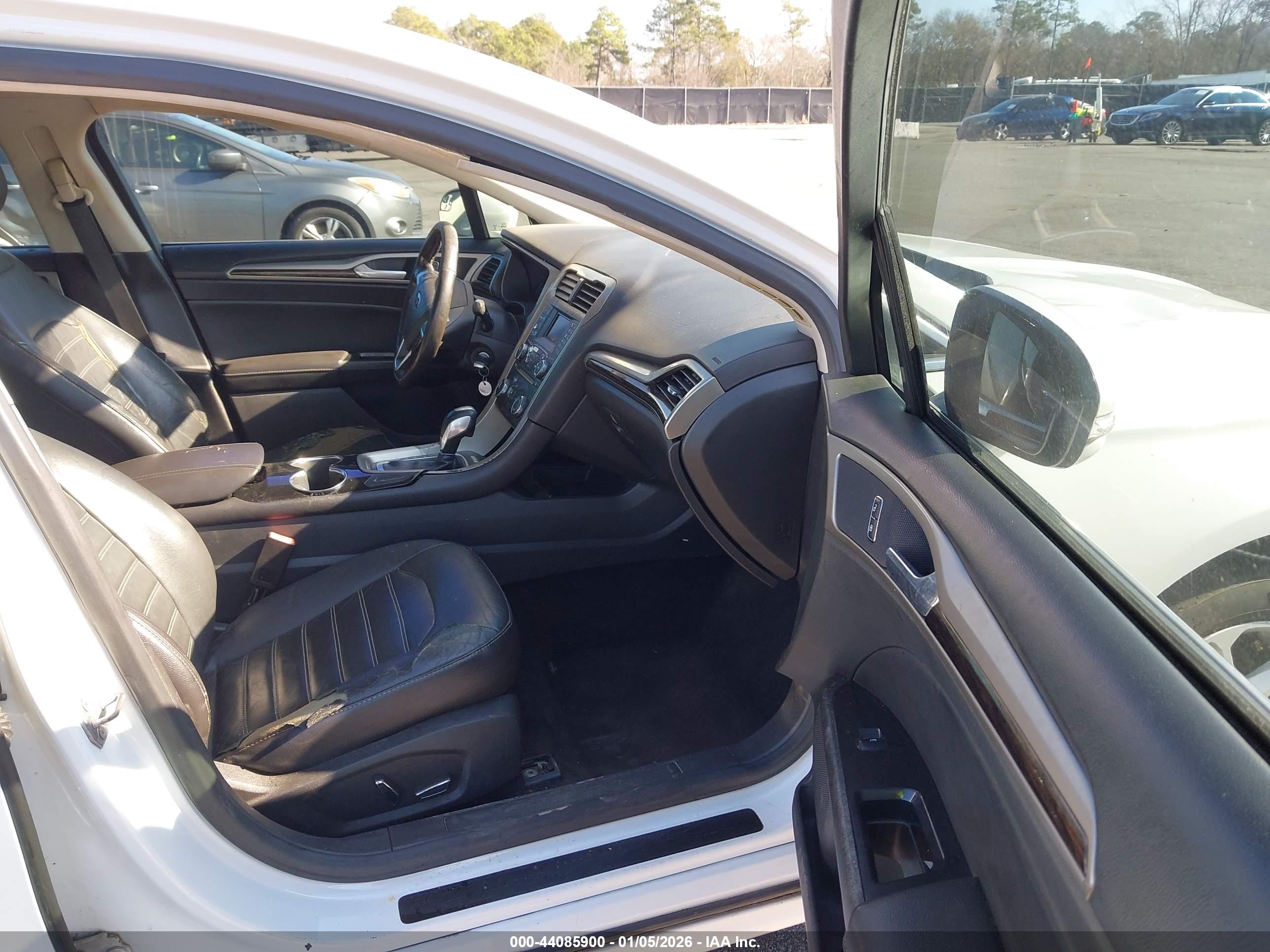 FORD FUSION image 5