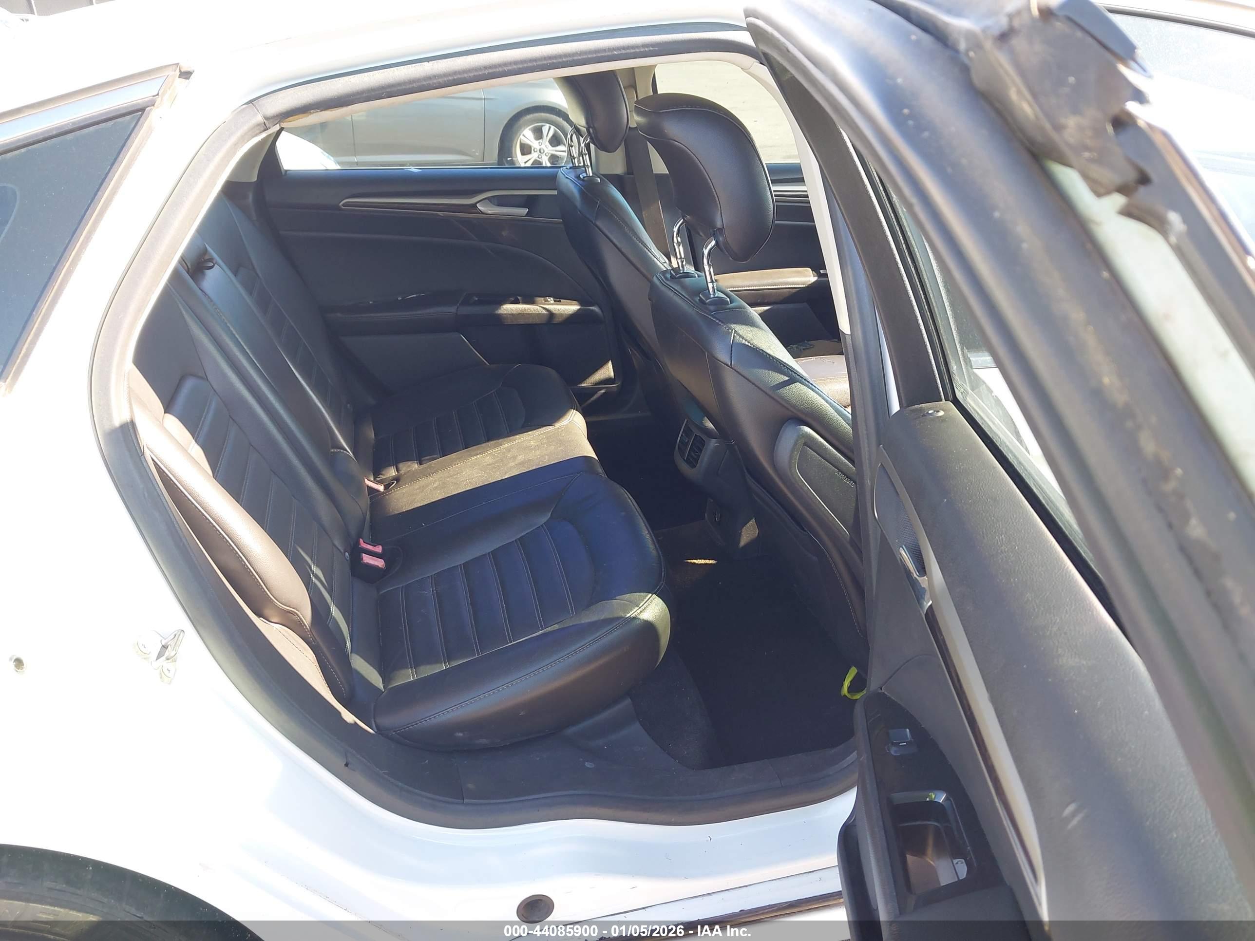 FORD FUSION image 8