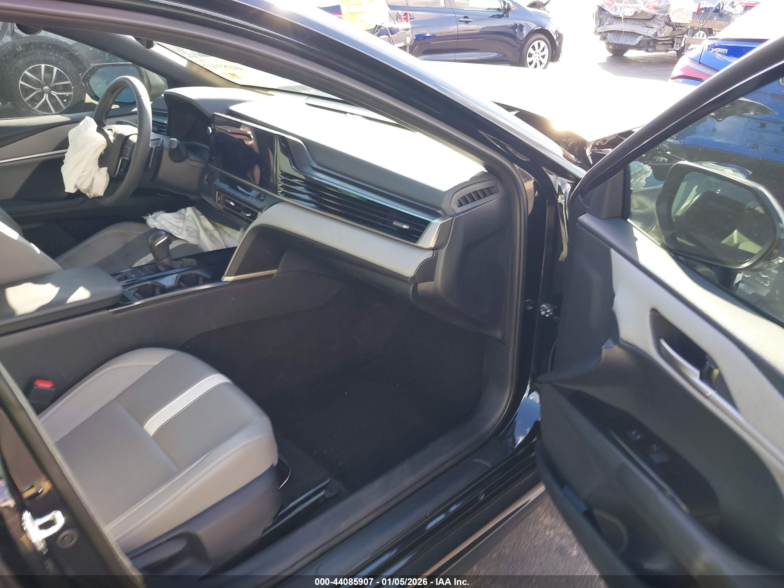TOYOTA CAMRY image 5