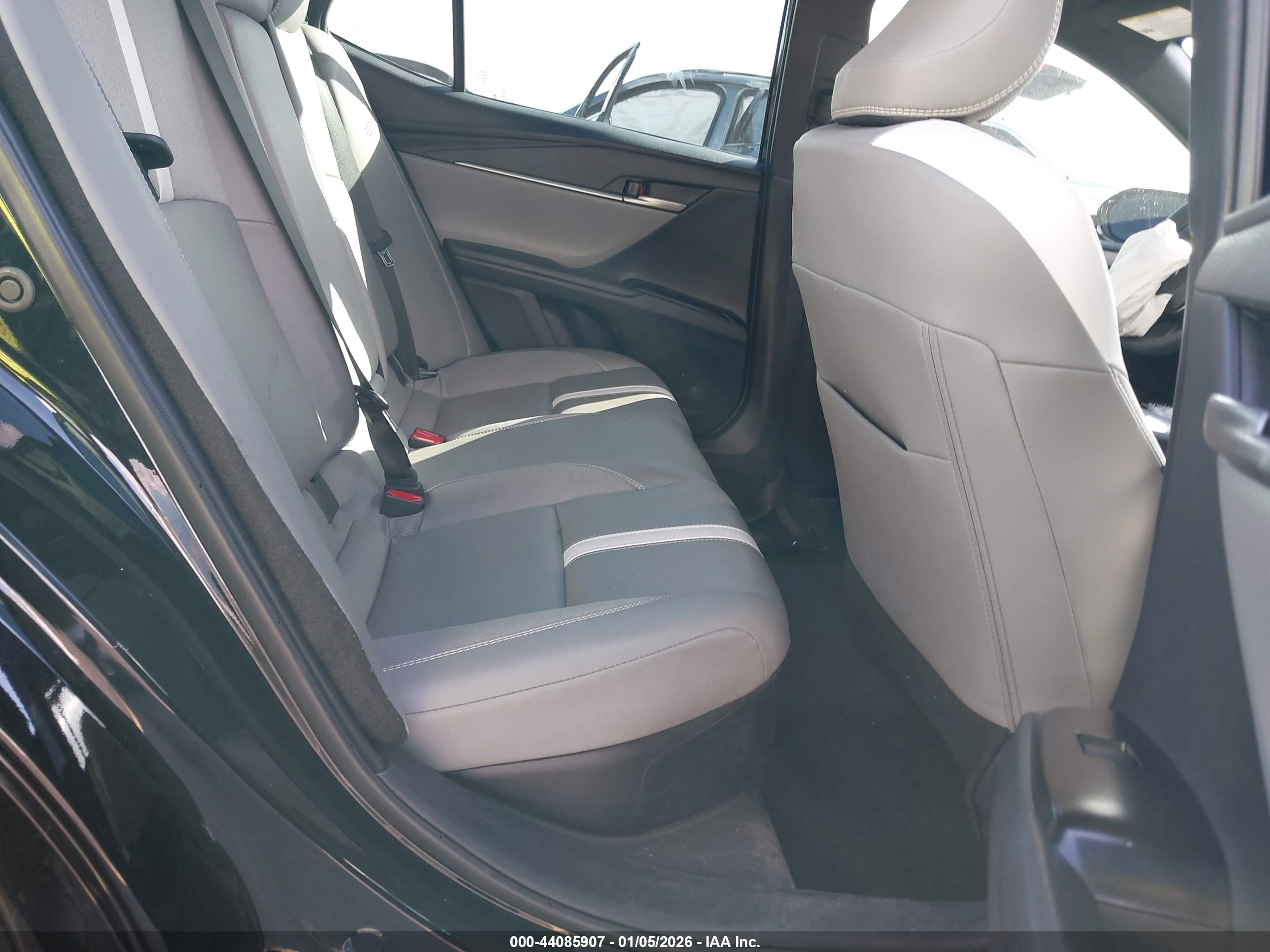 TOYOTA CAMRY image 8