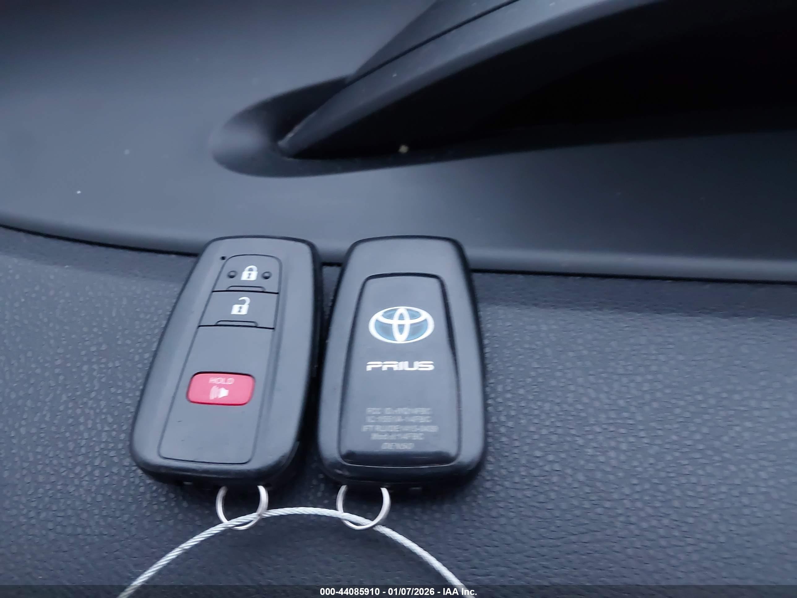 TOYOTA PRIUS image 11