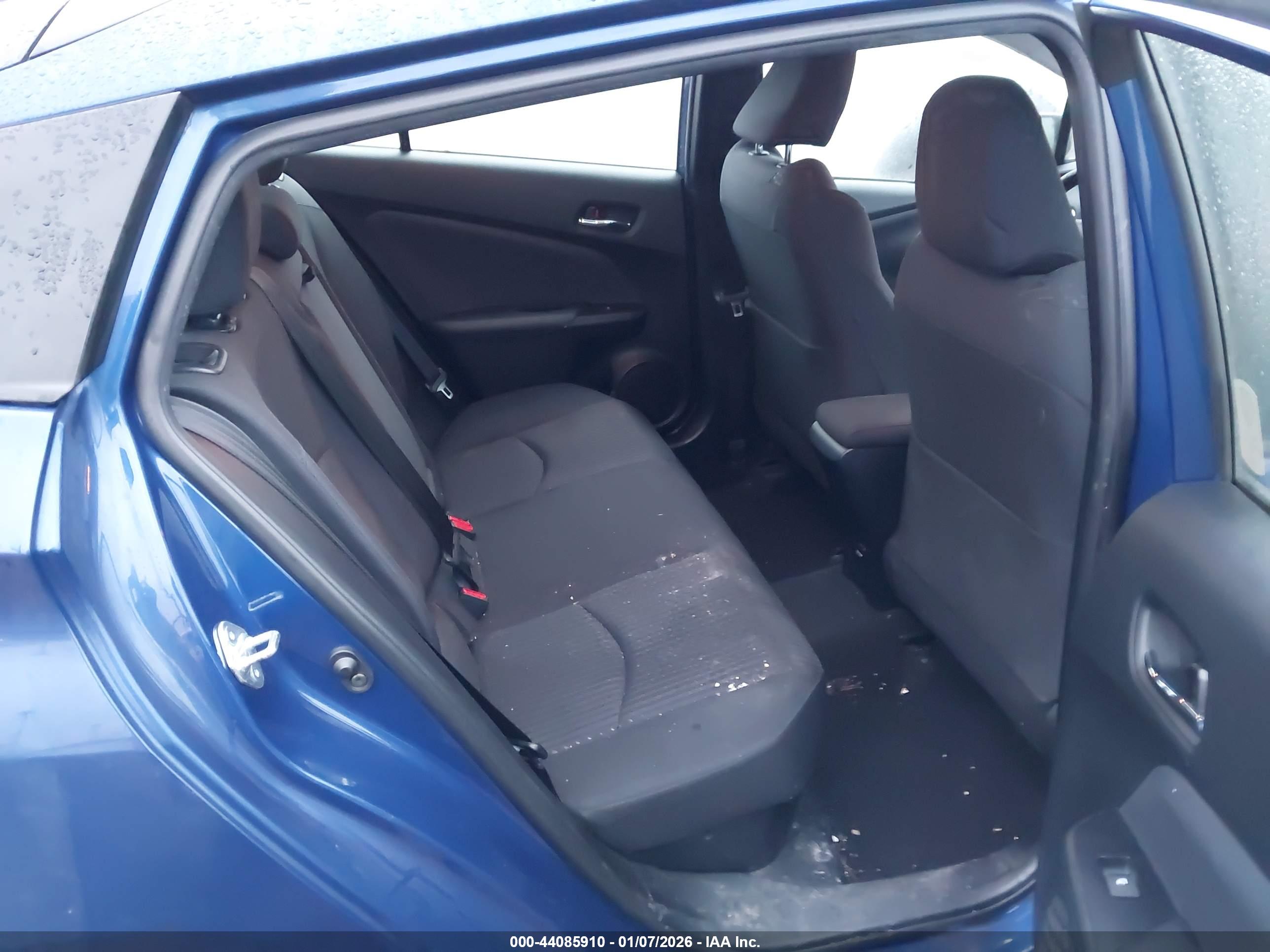 TOYOTA PRIUS image 8