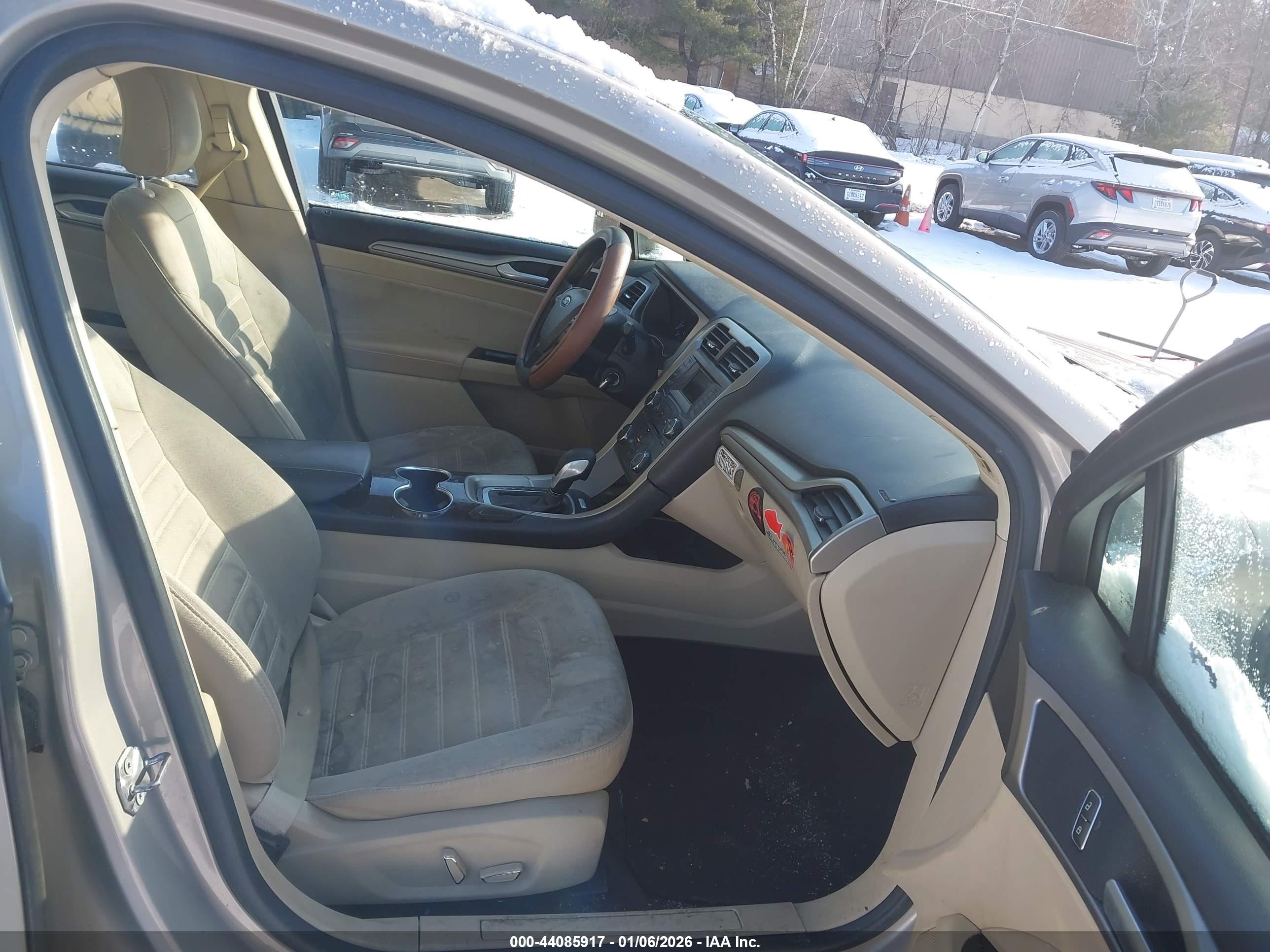 FORD FUSION image 5