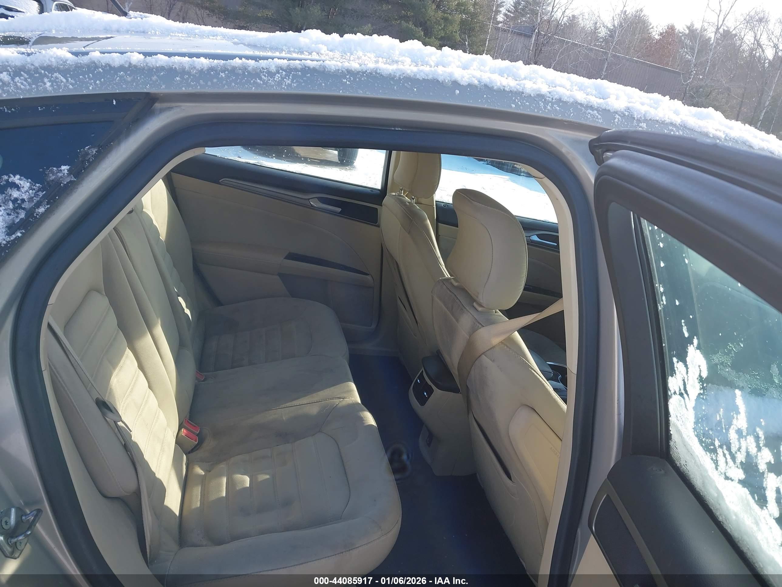 FORD FUSION image 8
