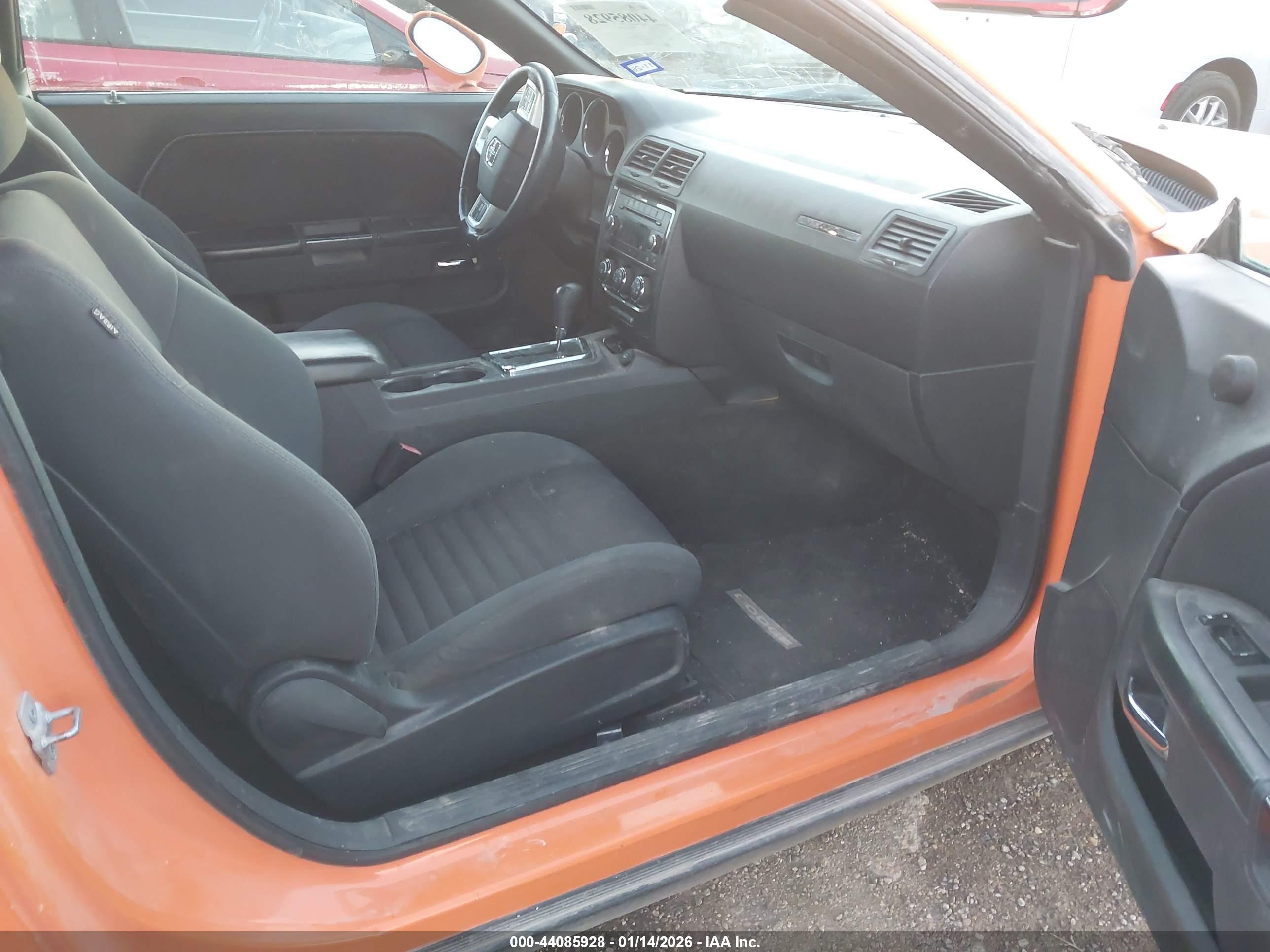 DODGE CHALLENGER image 5