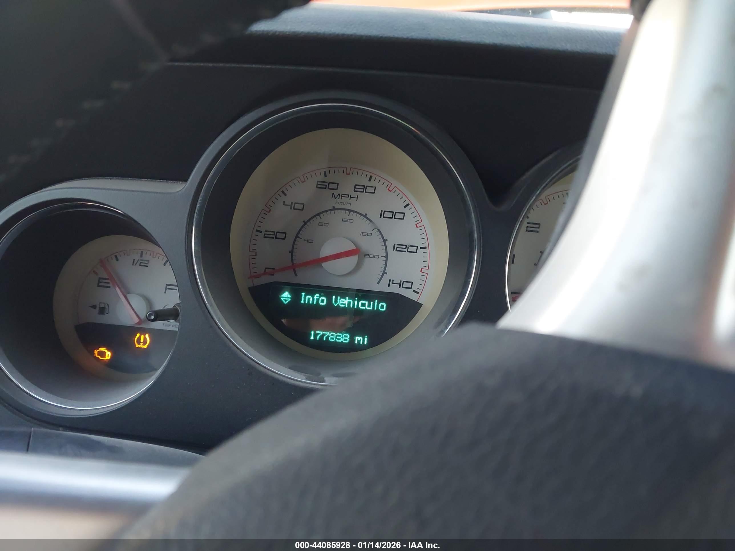 DODGE CHALLENGER image 7