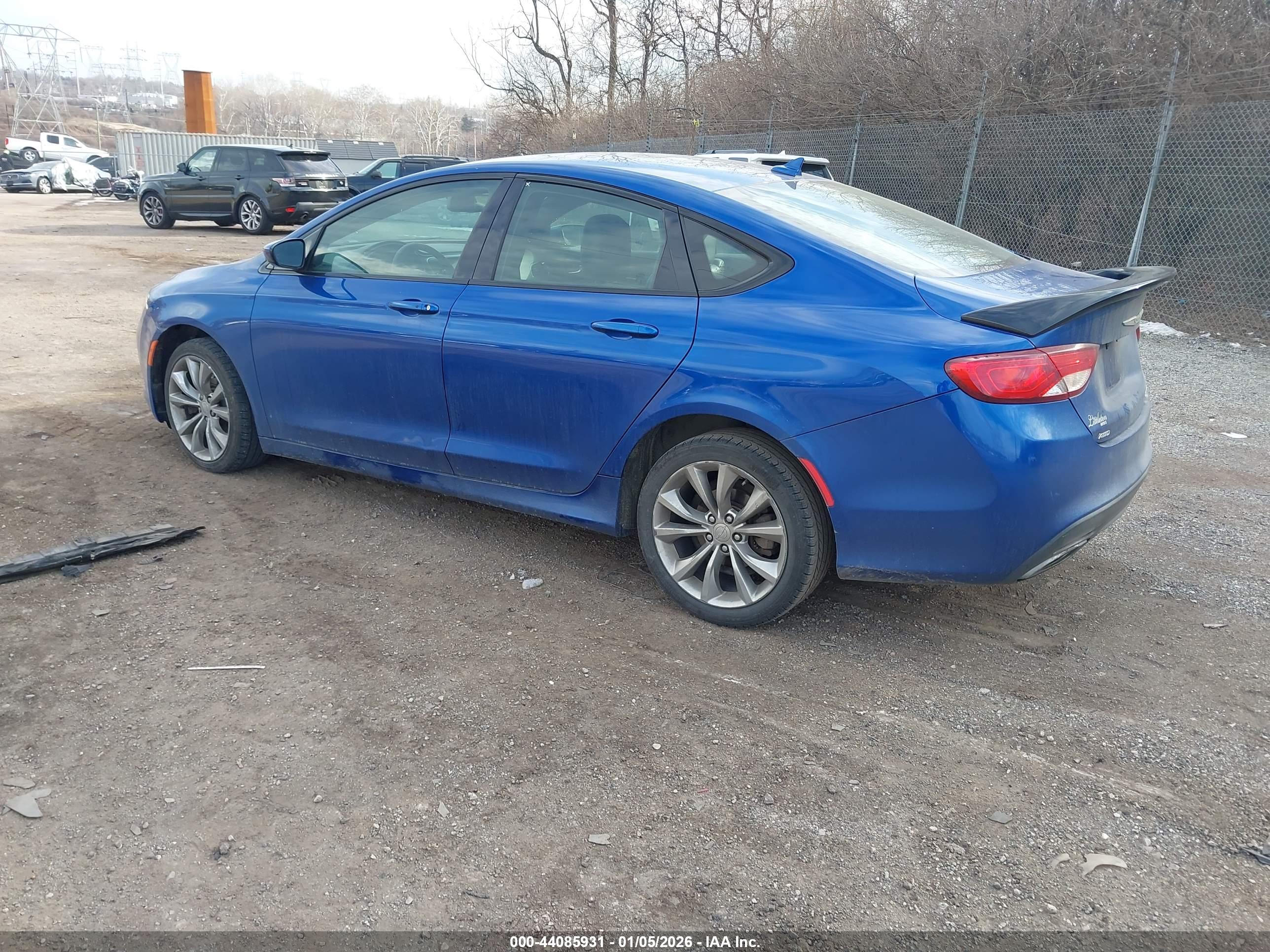 CHRYSLER 200 image 3