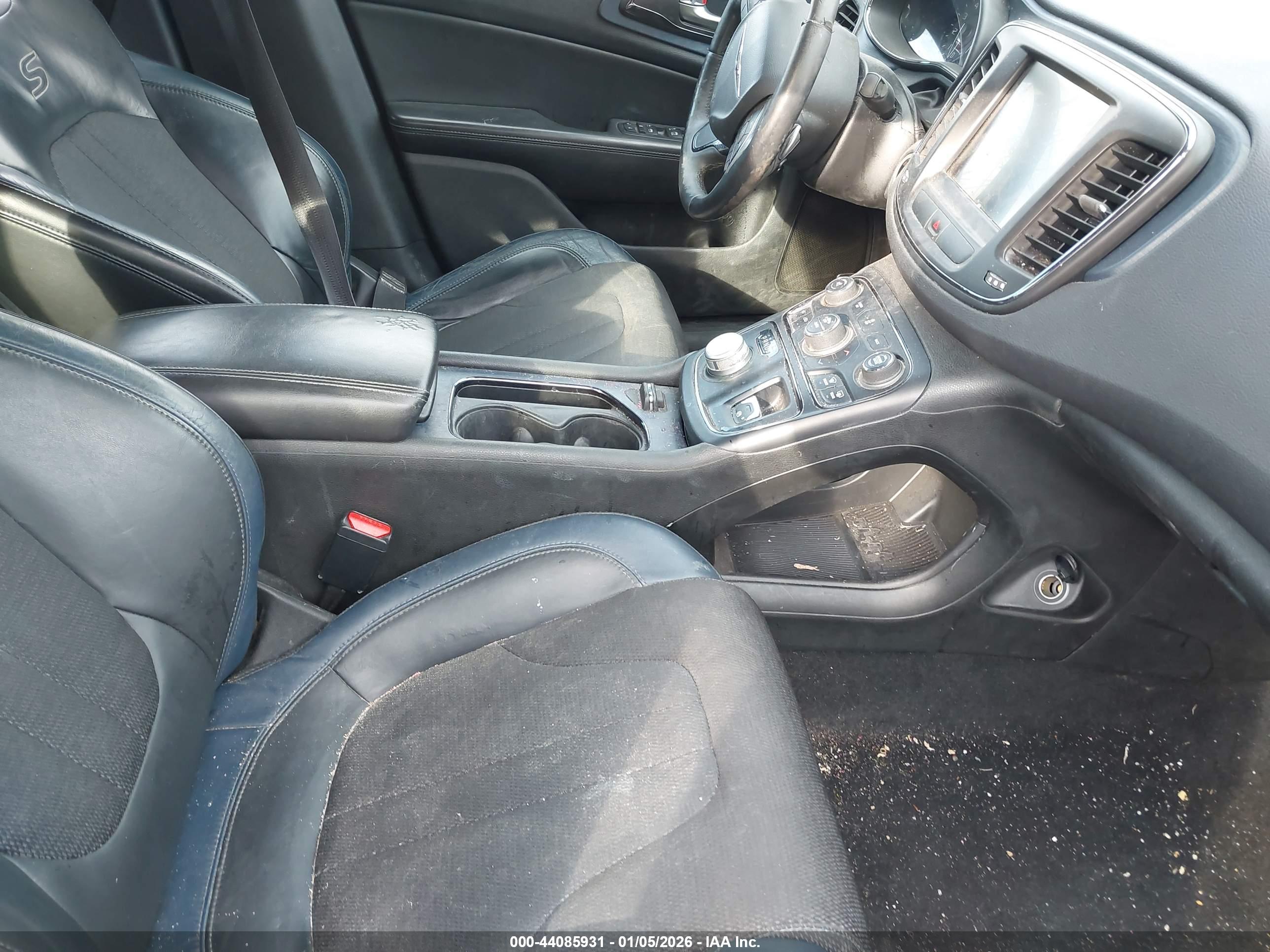 CHRYSLER 200 image 5