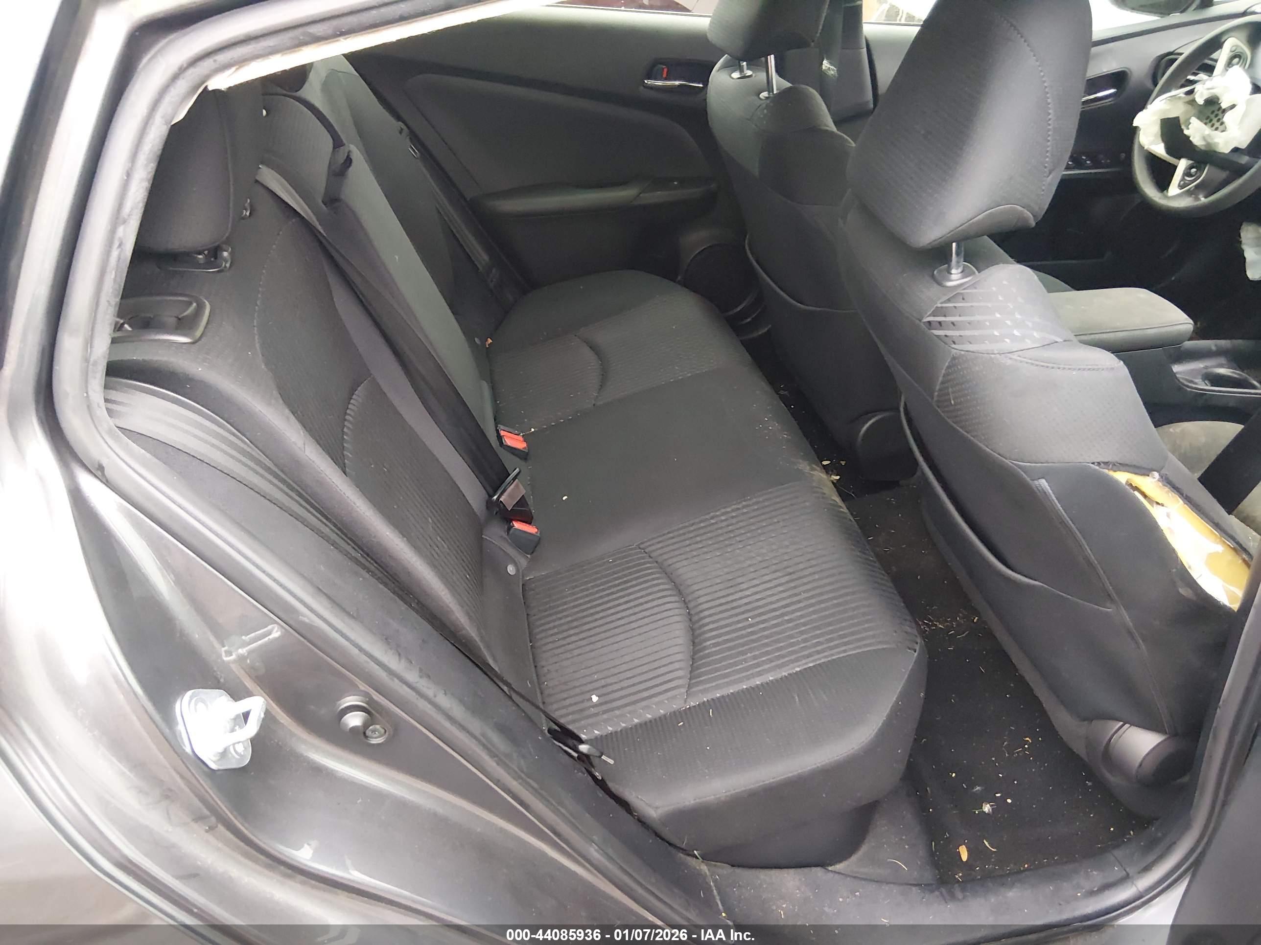 TOYOTA PRIUS image 8