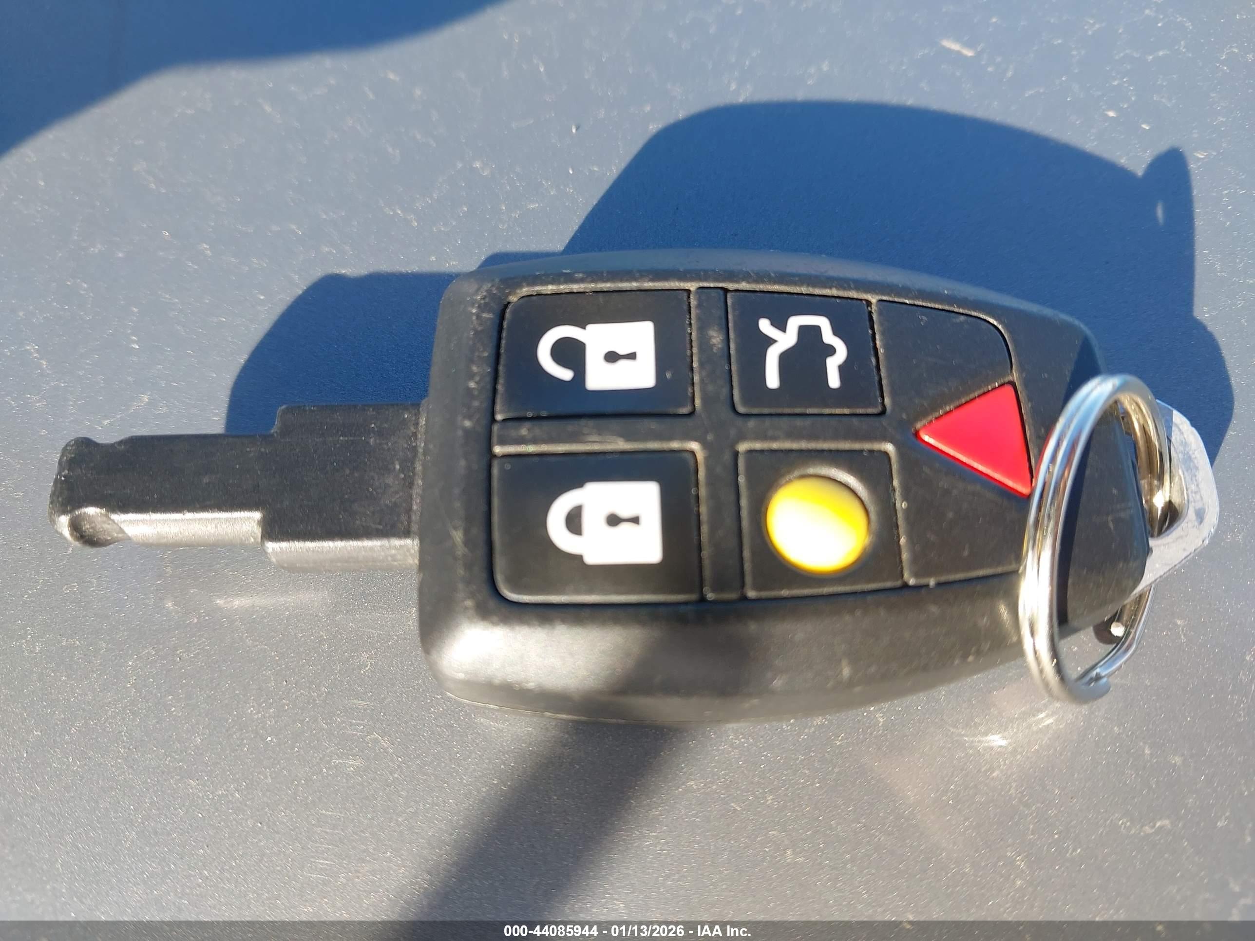 VOLVO C70 image 11