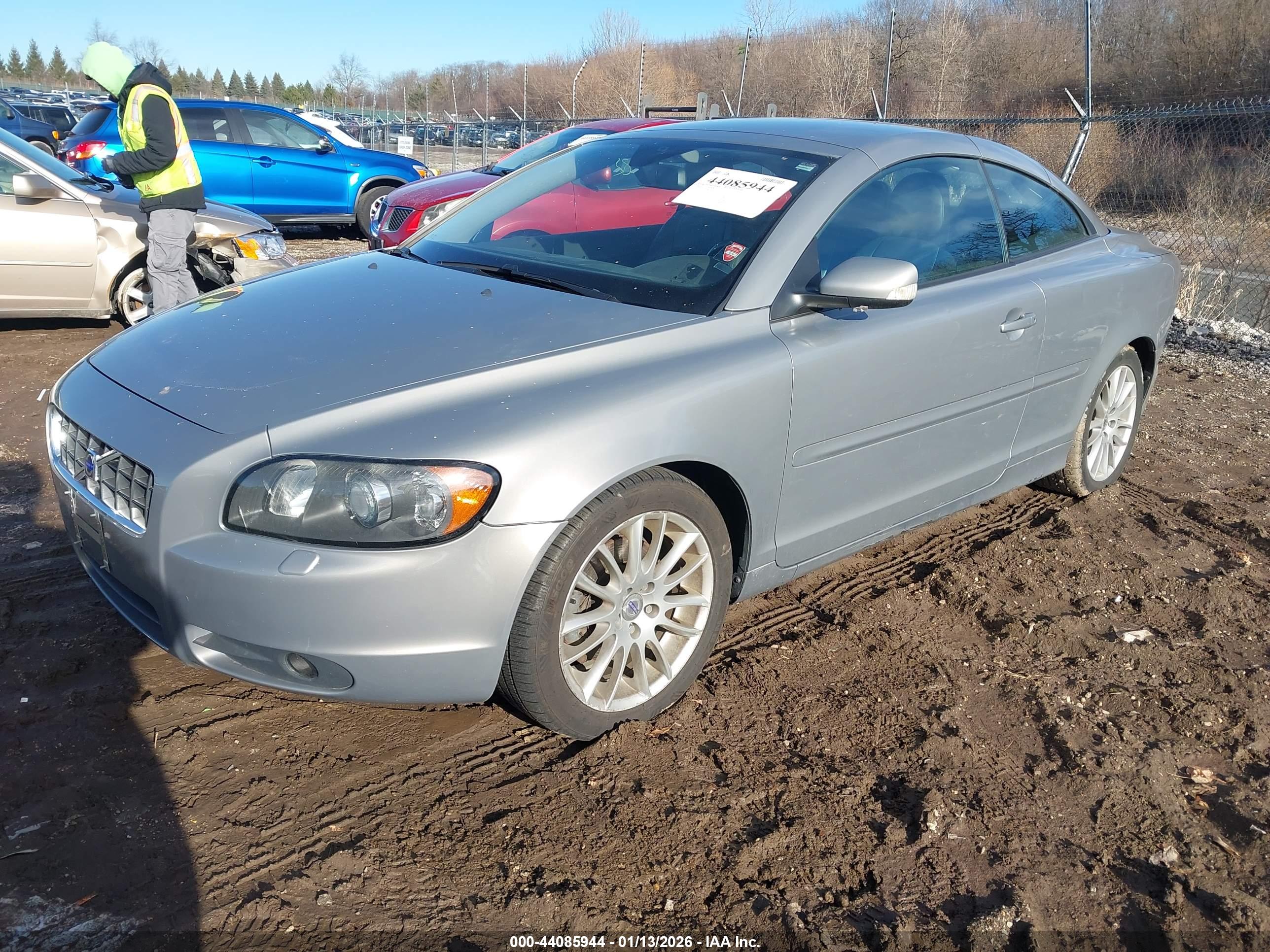VOLVO C70 image 2