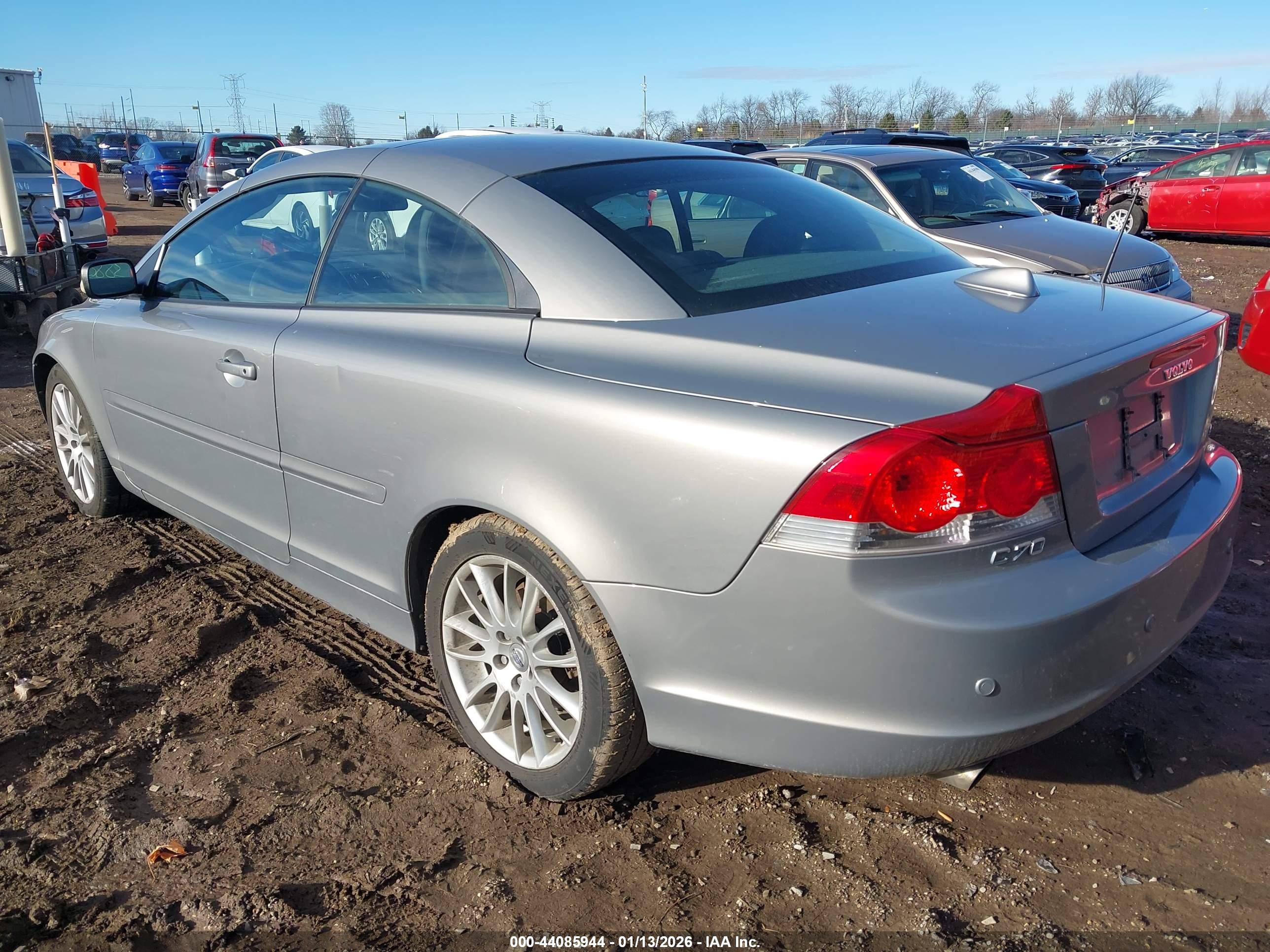 VOLVO C70 image 3
