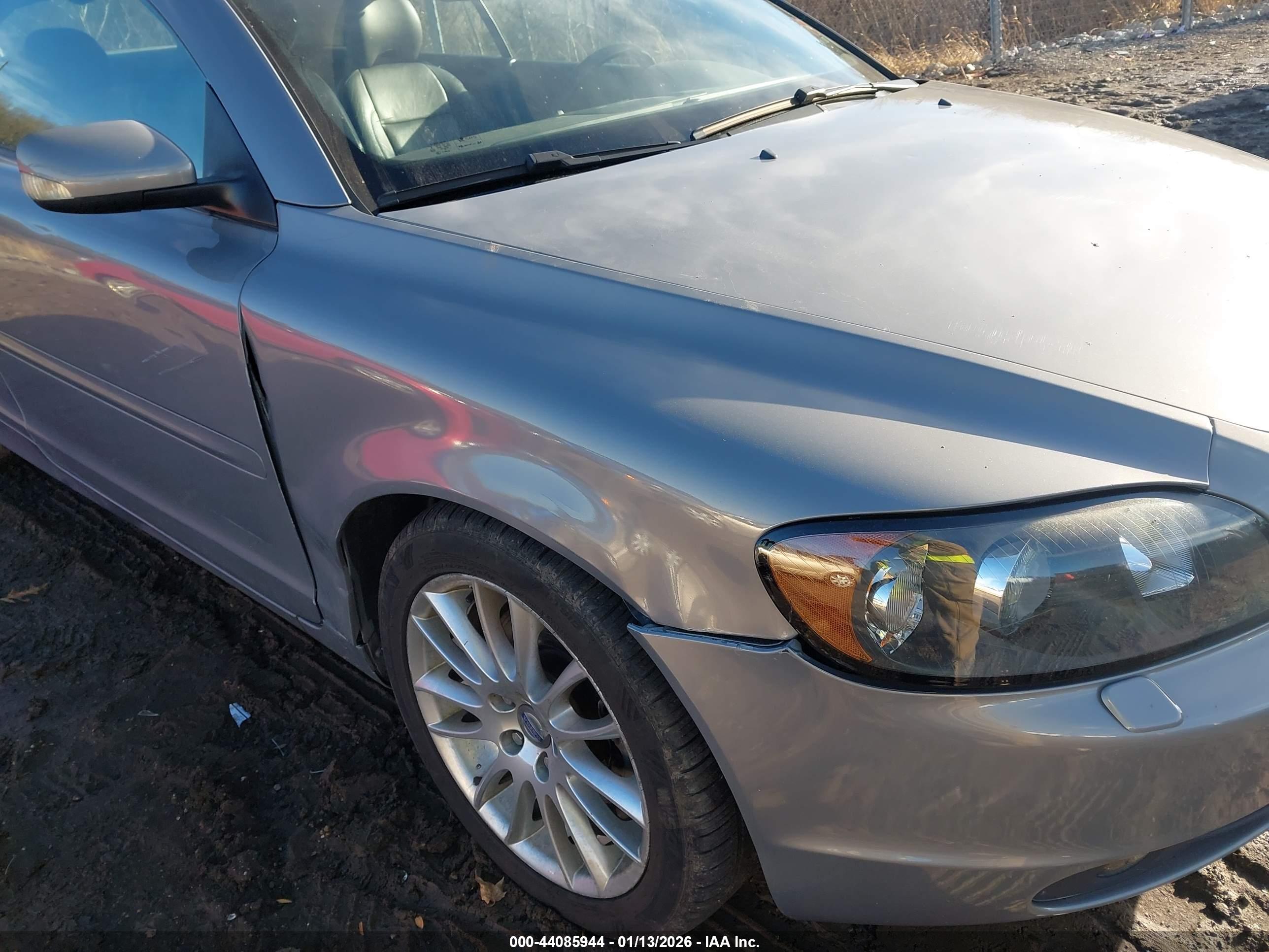 VOLVO C70 image 6