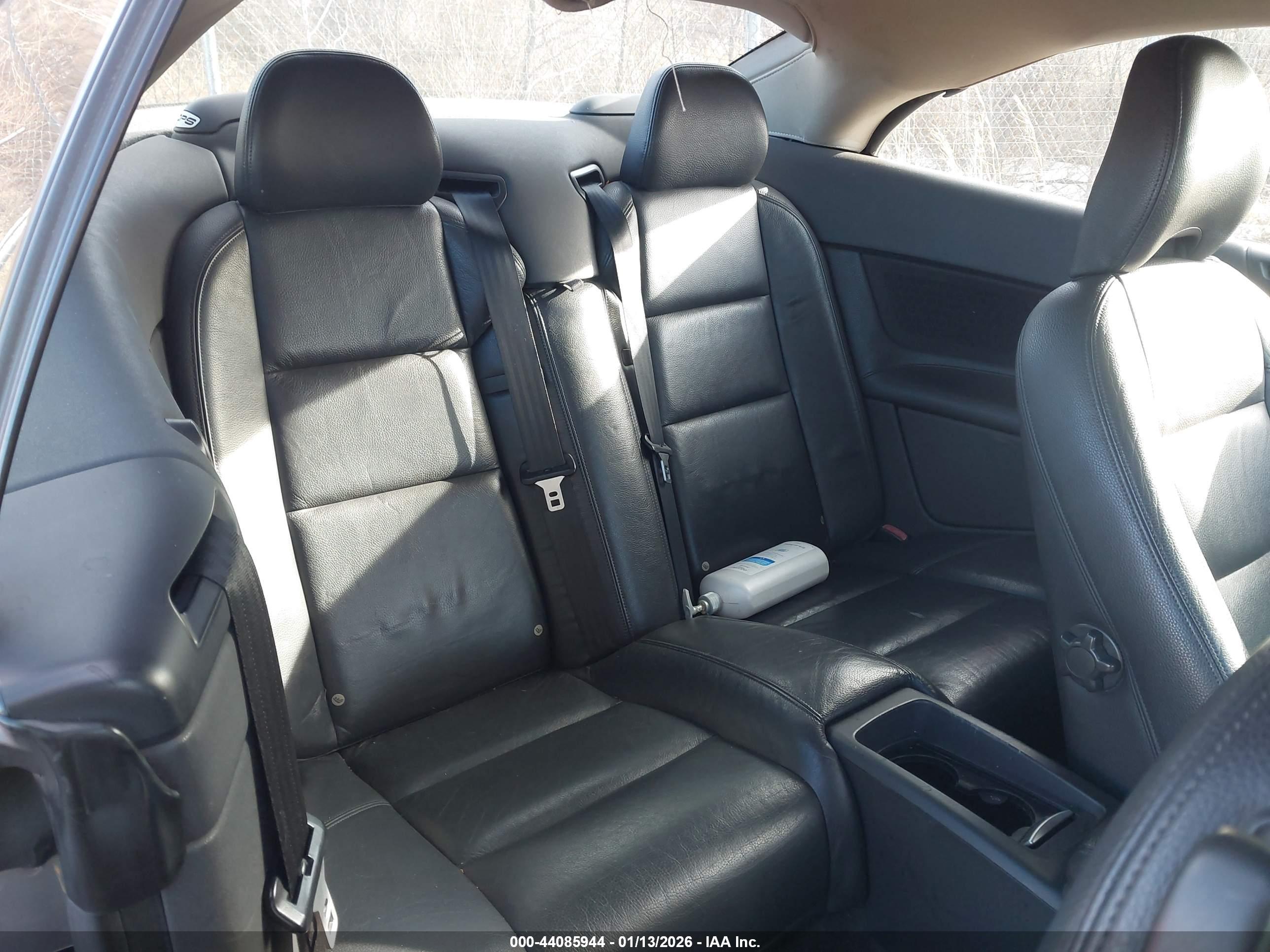 VOLVO C70 image 8