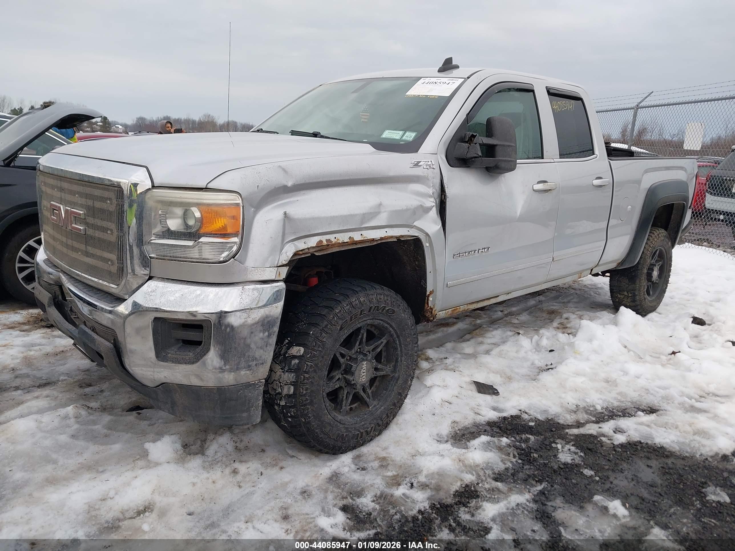 GMC SIERRA image 2