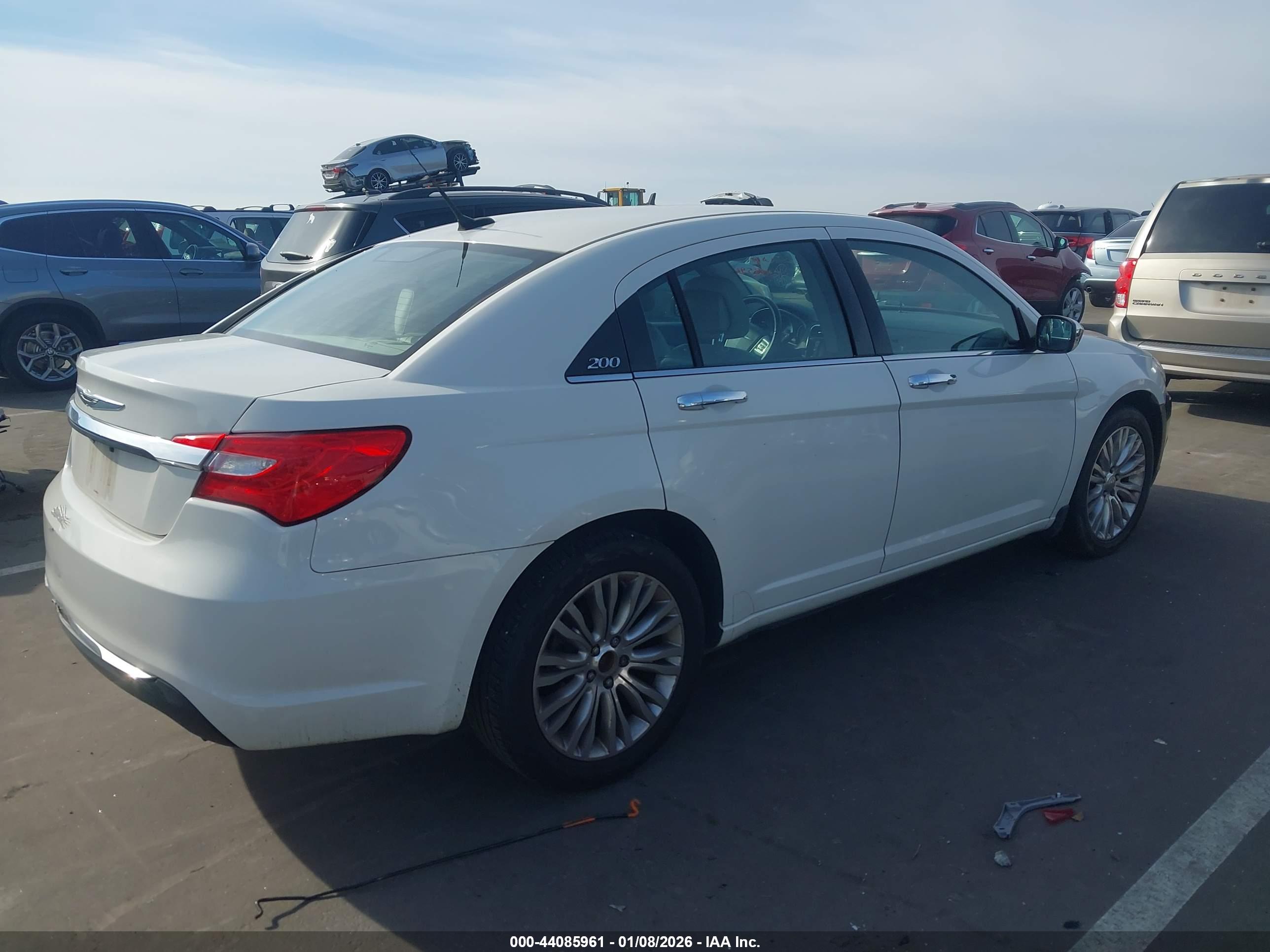 CHRYSLER 200 image 4