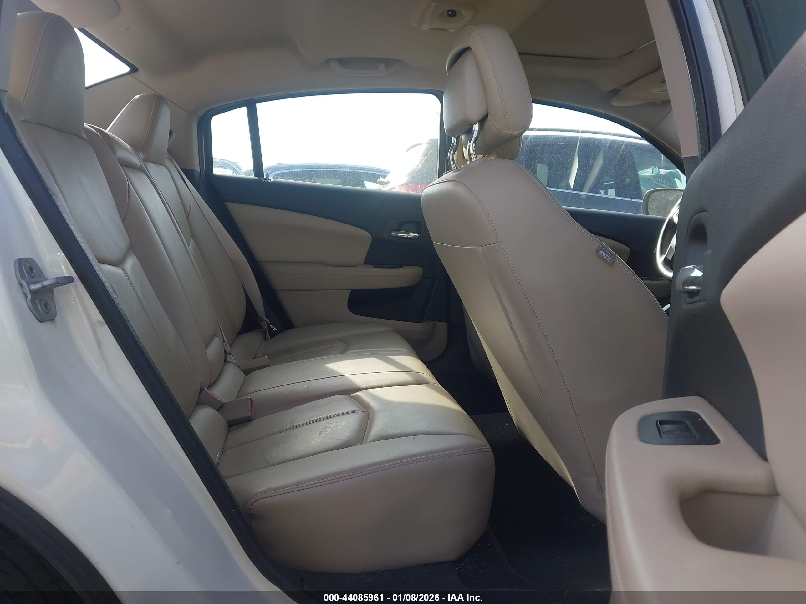 CHRYSLER 200 image 8