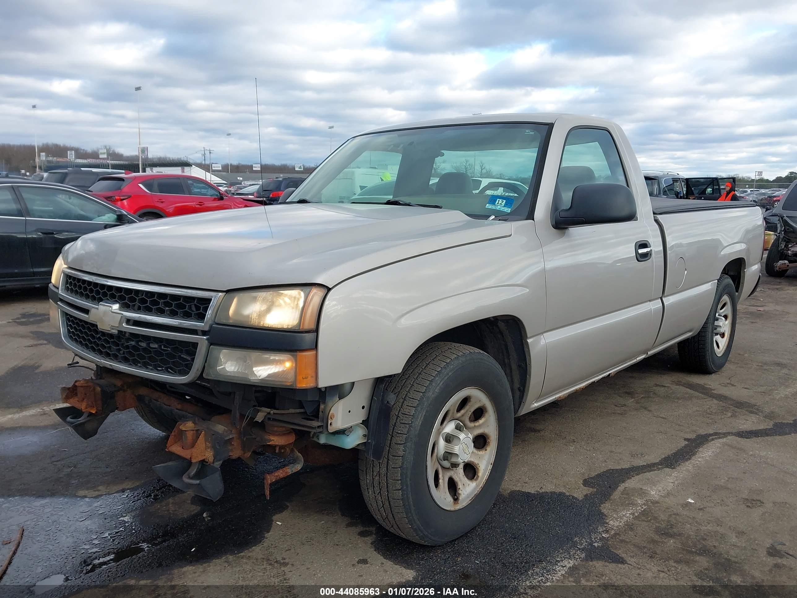 CHEVROLET SILVERADO image 2