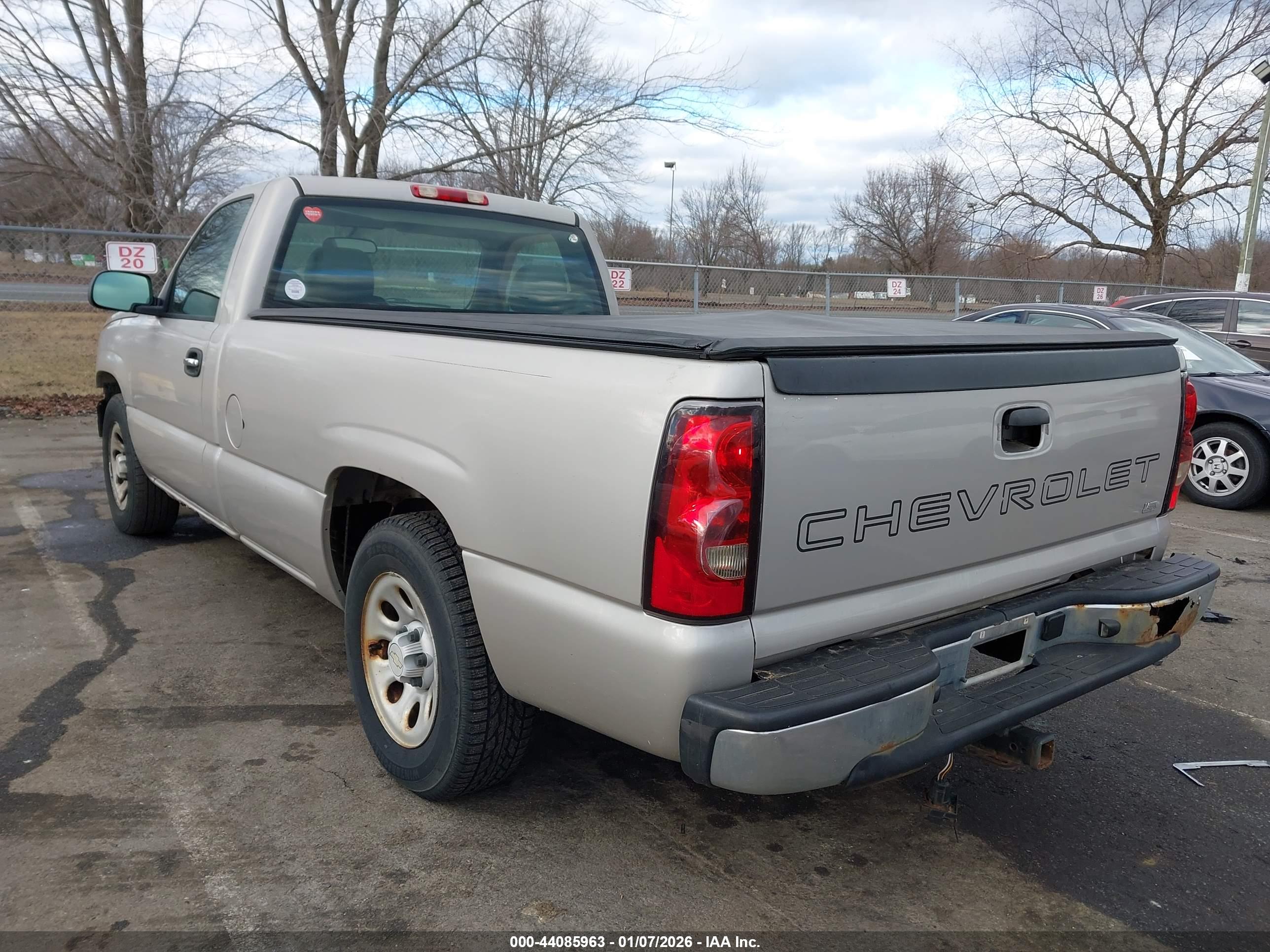 CHEVROLET SILVERADO image 3